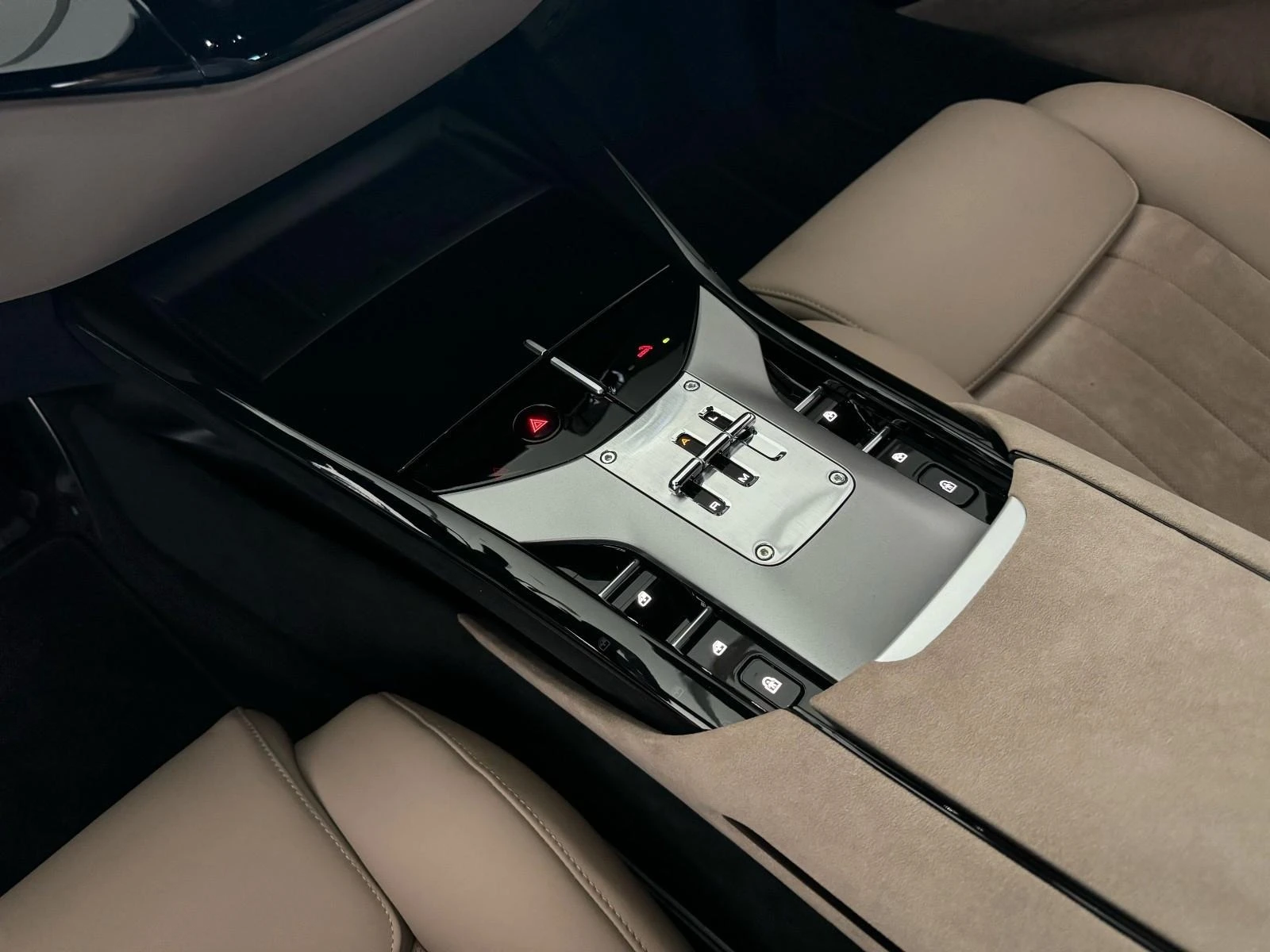 Ferrari Purosangue V12 CARBON CERAMIC MATRIX 360 | Mobile.bg   14