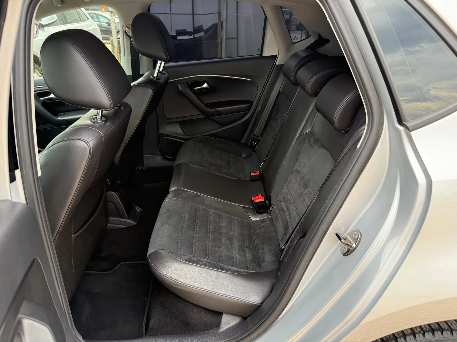 VW Polo 1.4TDI/FULL OPTION/EURO6/SERVICE BOOK/2KEYS - изображение 9