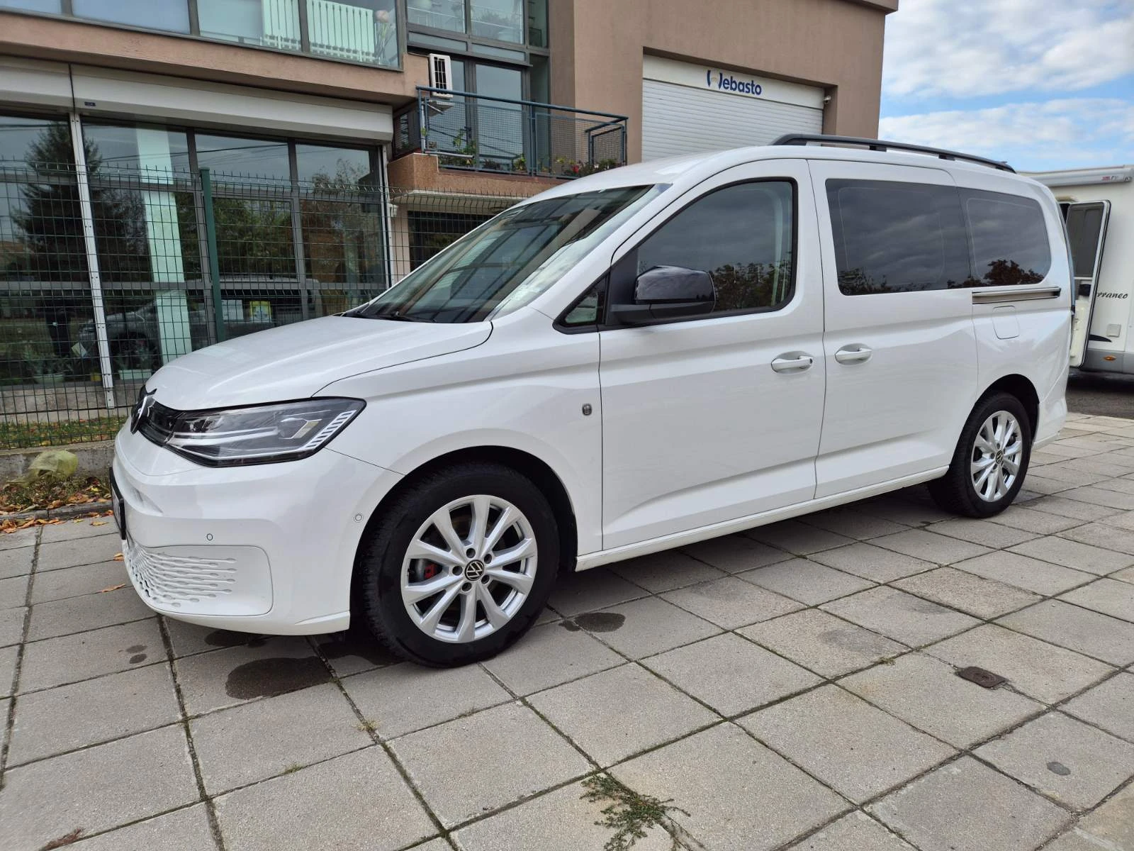 VW Caddy Maxi 6+ 1 - изображение 2