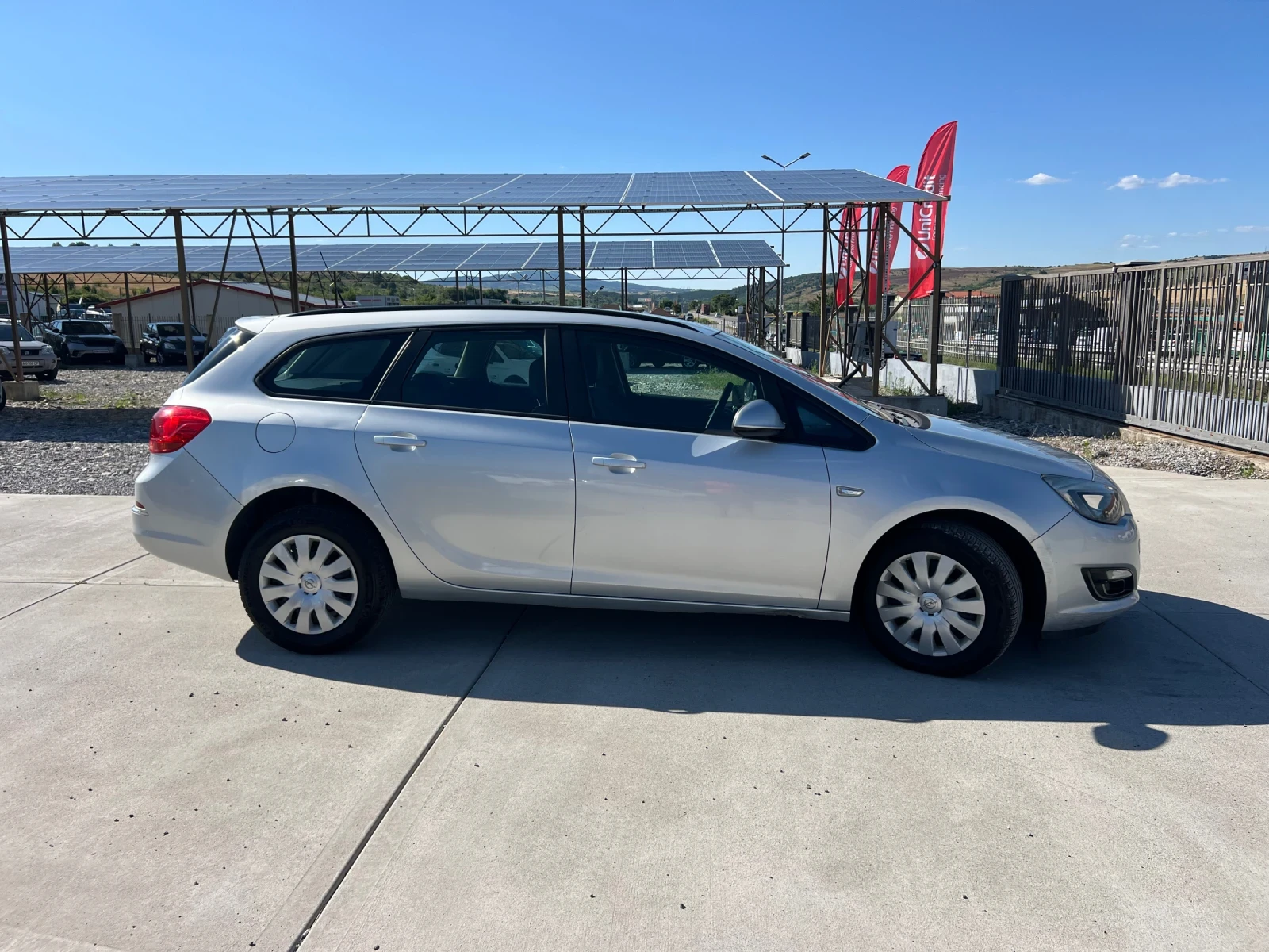 Opel Astra 1.6cdti, снимка 8 - Автомобили и джипове - 52817076