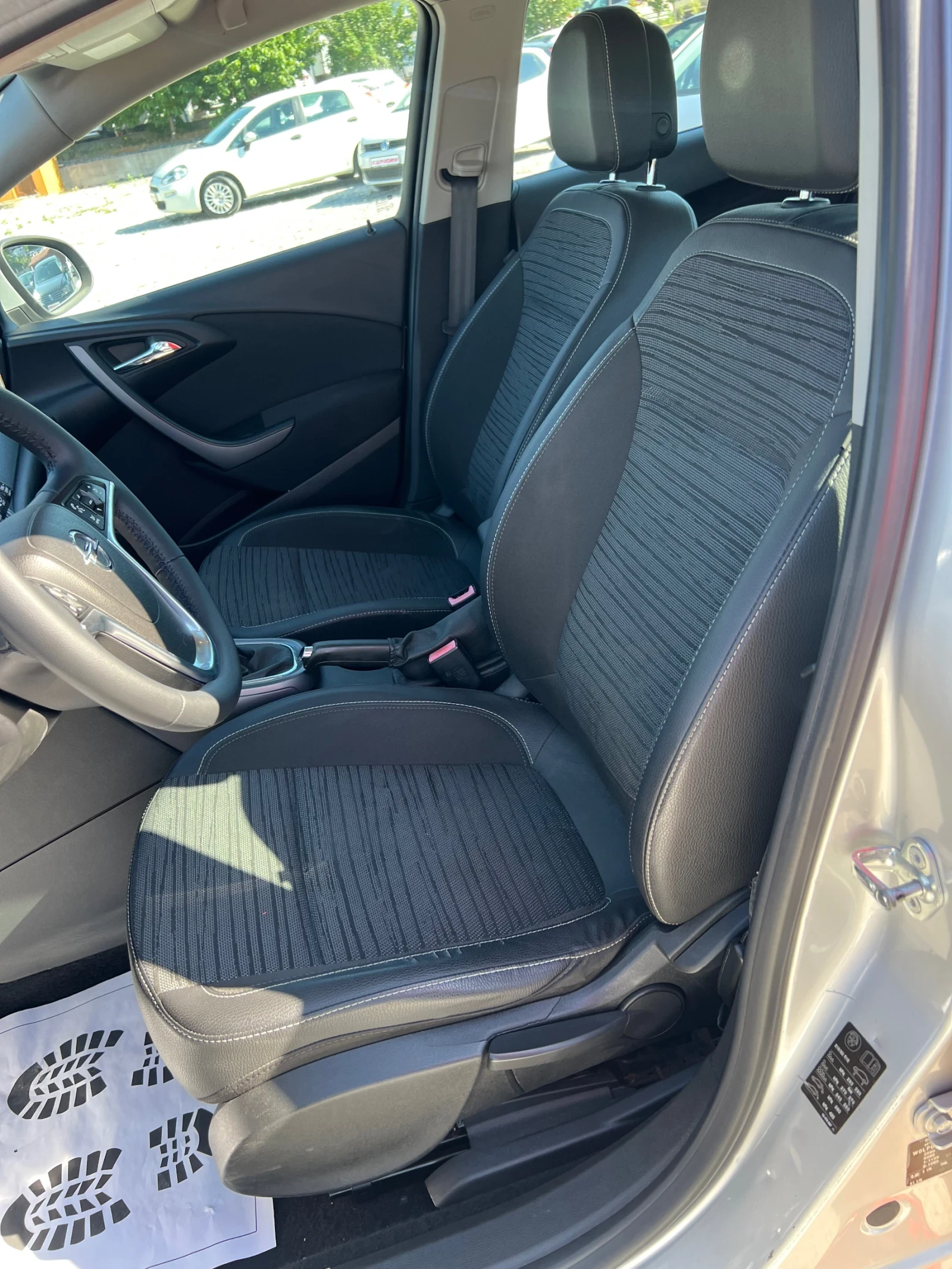 Opel Astra 1.6cdti, снимка 12 - Автомобили и джипове - 52817076