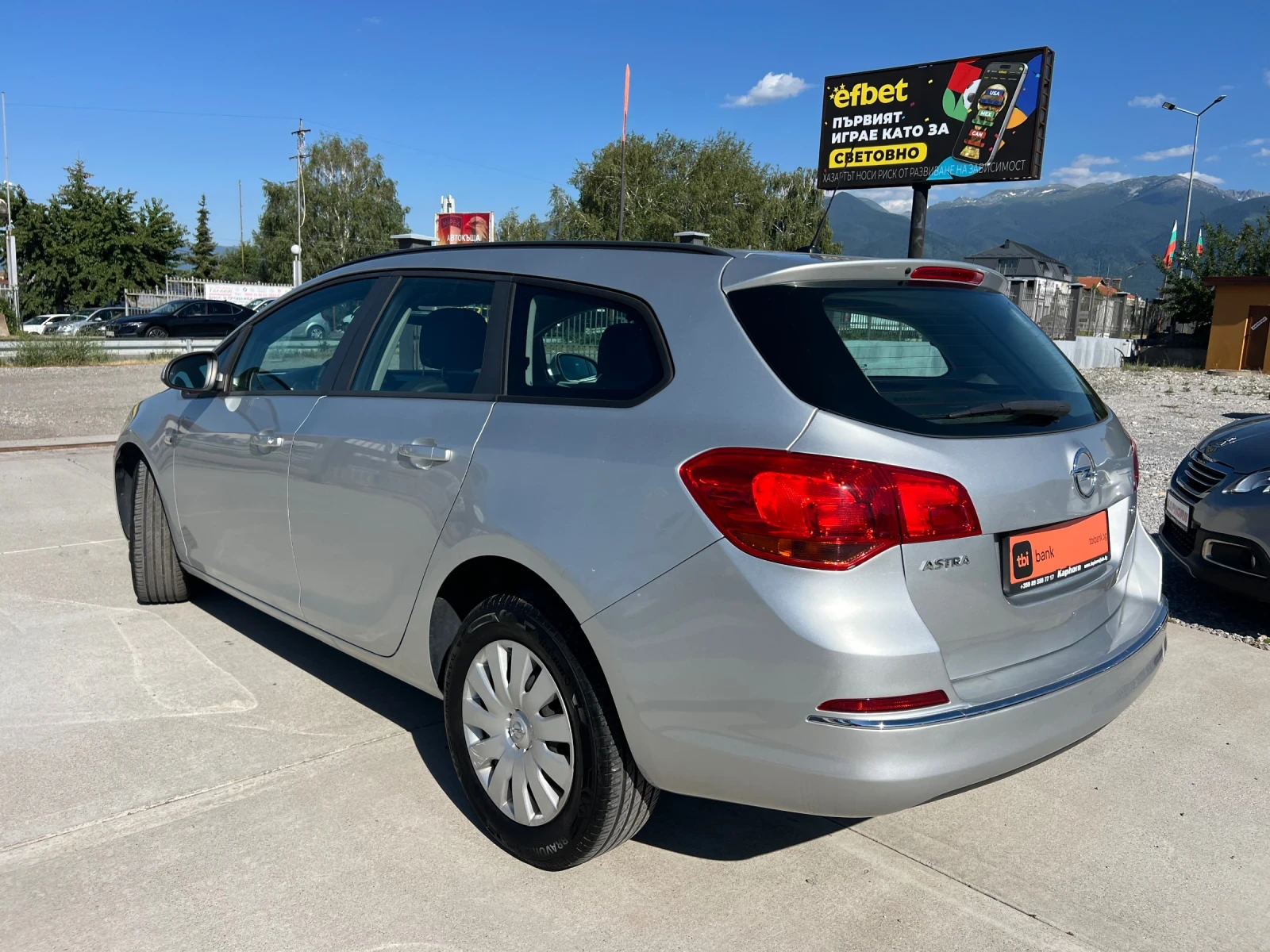 Opel Astra 1.6cdti, снимка 4 - Автомобили и джипове - 52817076