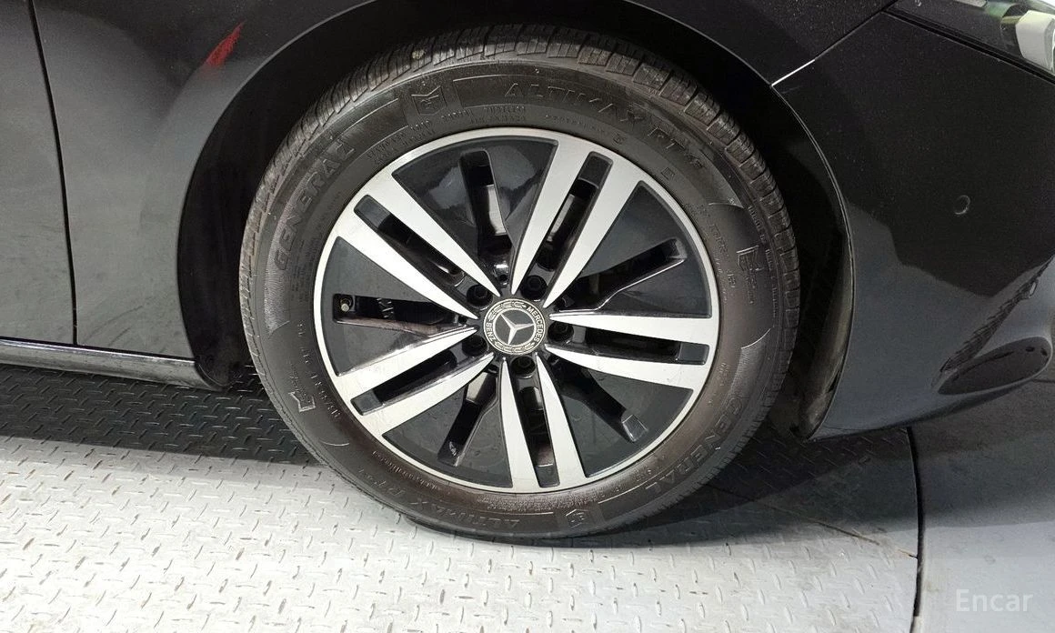 Mercedes-Benz A 220, снимка 5 - Автомобили и джипове - 53735156