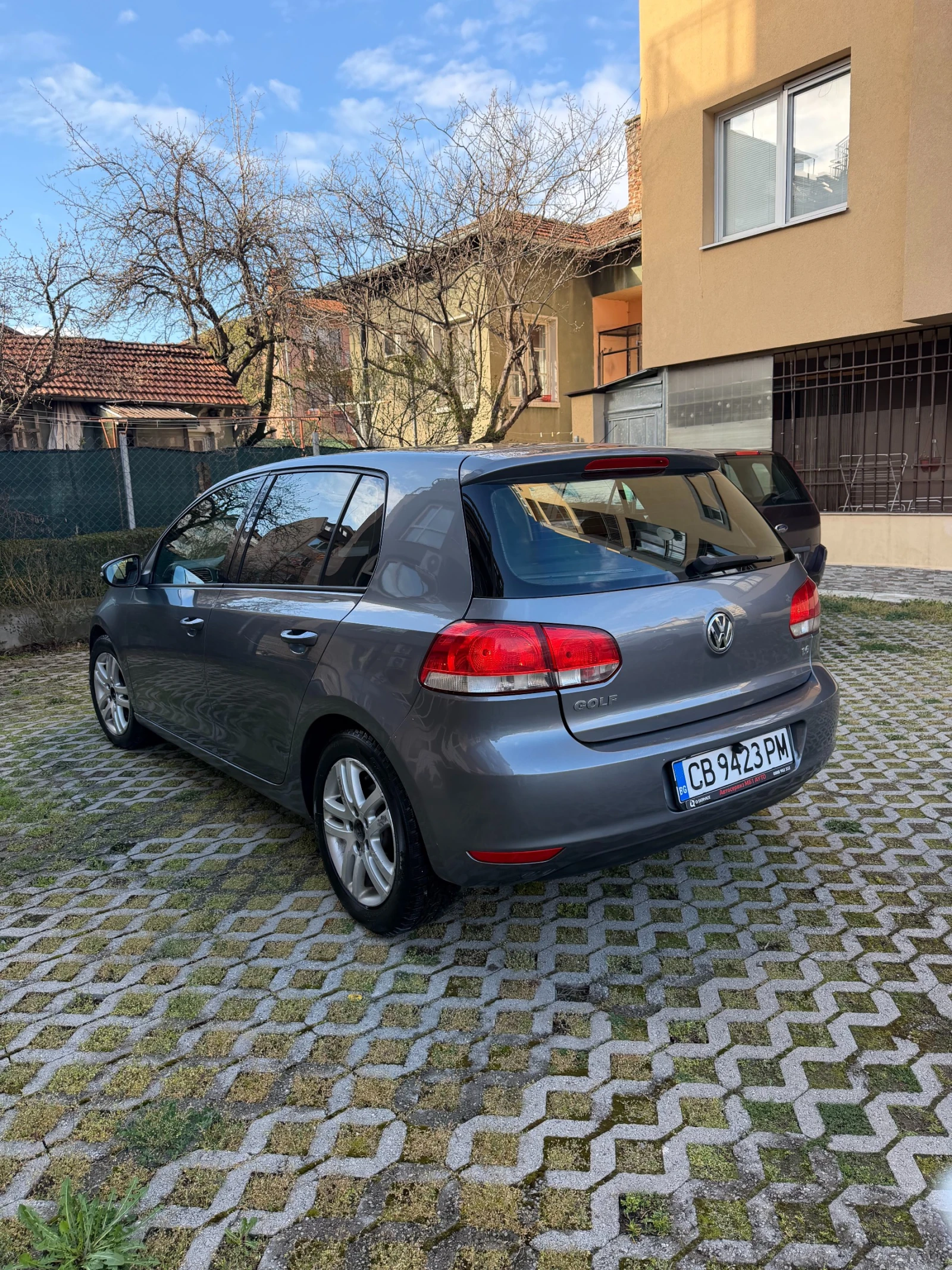 VW Golf 1.6 ГАЗ/Бензин, снимка 5 - Автомобили и джипове - 54008378