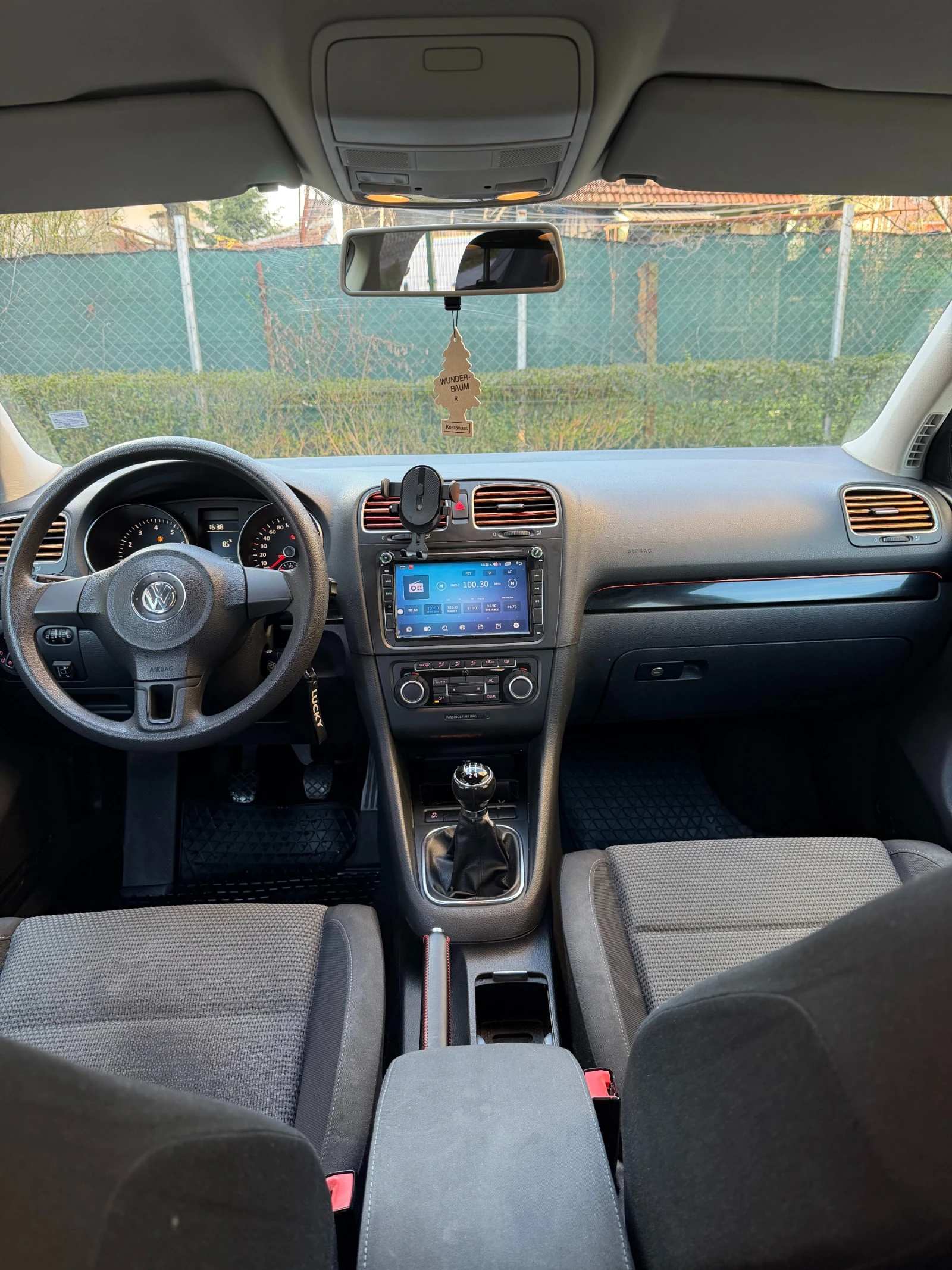 VW Golf 1.6 ГАЗ/Бензин, снимка 8 - Автомобили и джипове - 54008378