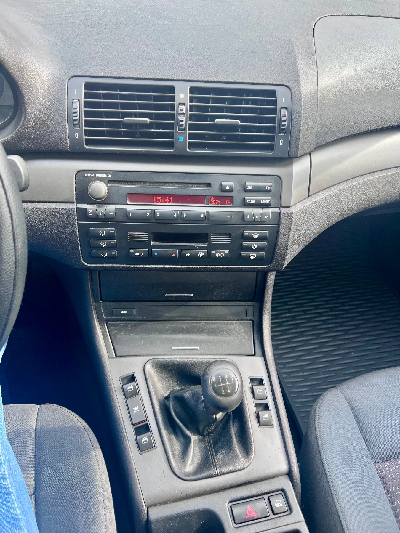 BMW 318 318i (143 к.с.) или 318i Facelift, снимка 8 - Автомобили и джипове - 54058353