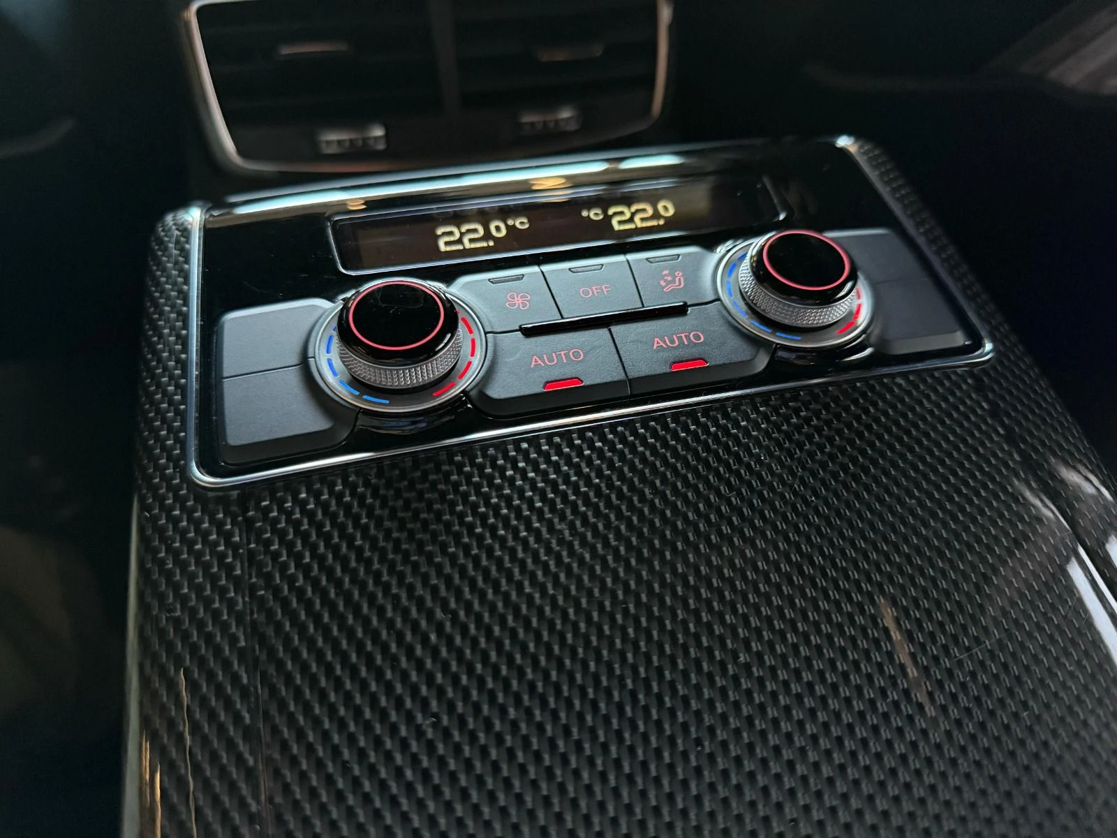 Audi S8 Plus* 740hp* Carbon* Ceramic* B&O* HUD* Лизинг , снимка 15 - Автомобили и джипове - 54305318