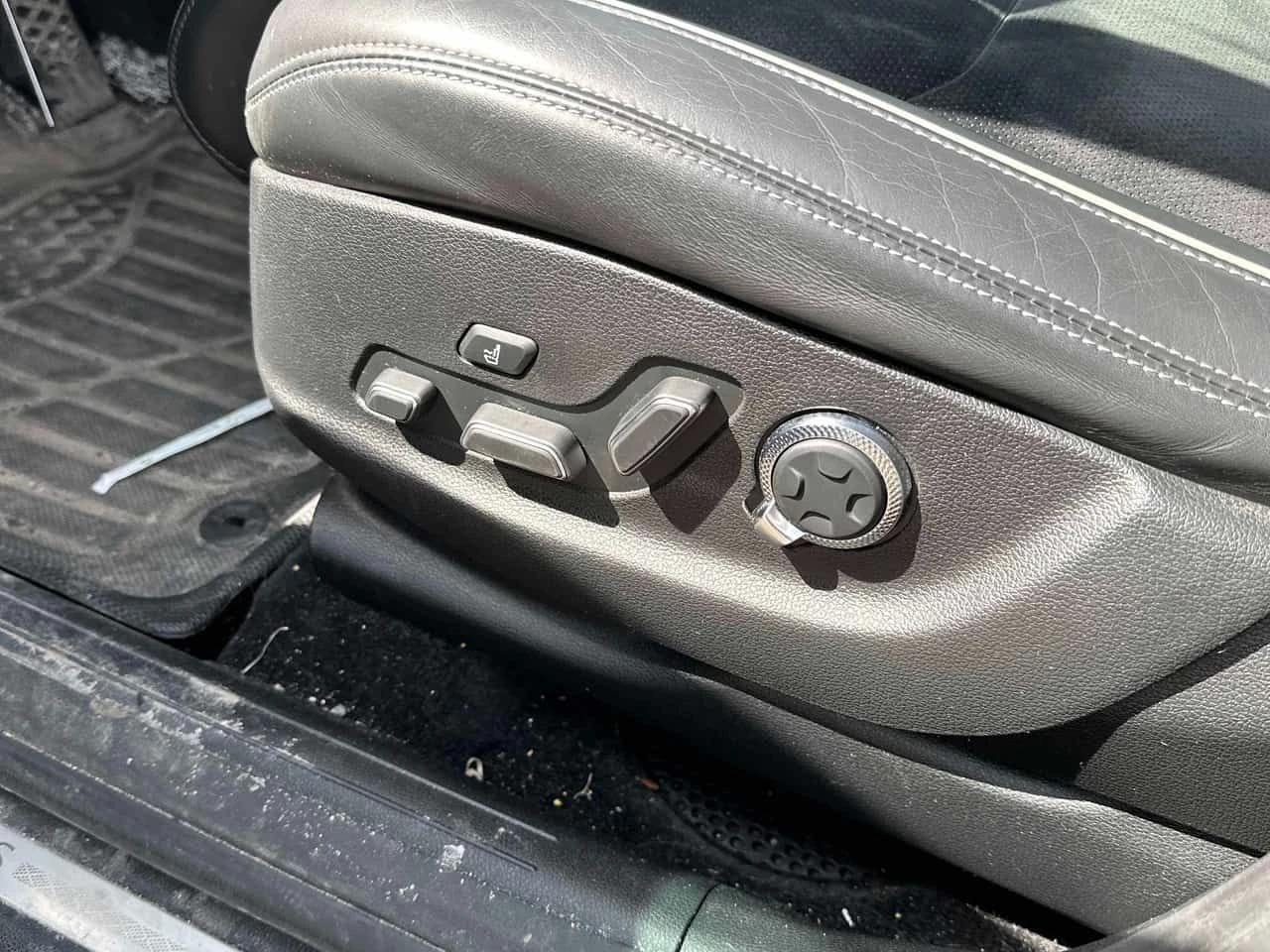 Genesis GV70 * 2.5T Prestige * МАСАЖ* DISTRONIC* ОБДУХВАНЕ* , снимка 12 - Автомобили и джипове - 54445559