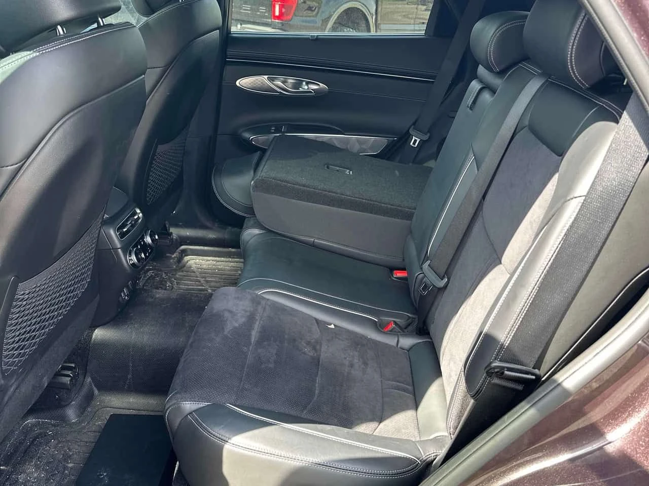 Genesis GV70 * 2.5T Prestige * МАСАЖ* DISTRONIC* ОБДУХВАНЕ* , снимка 14 - Автомобили и джипове - 54445559