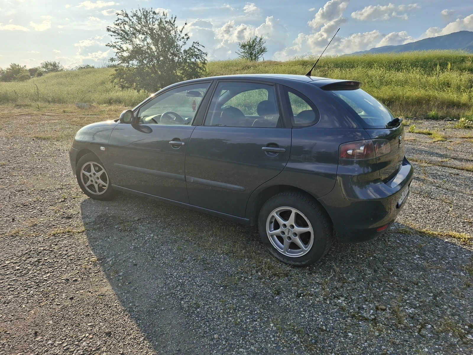 Seat Ibiza 1.4 86к.с, снимка 4 - Автомобили и джипове - 55211529