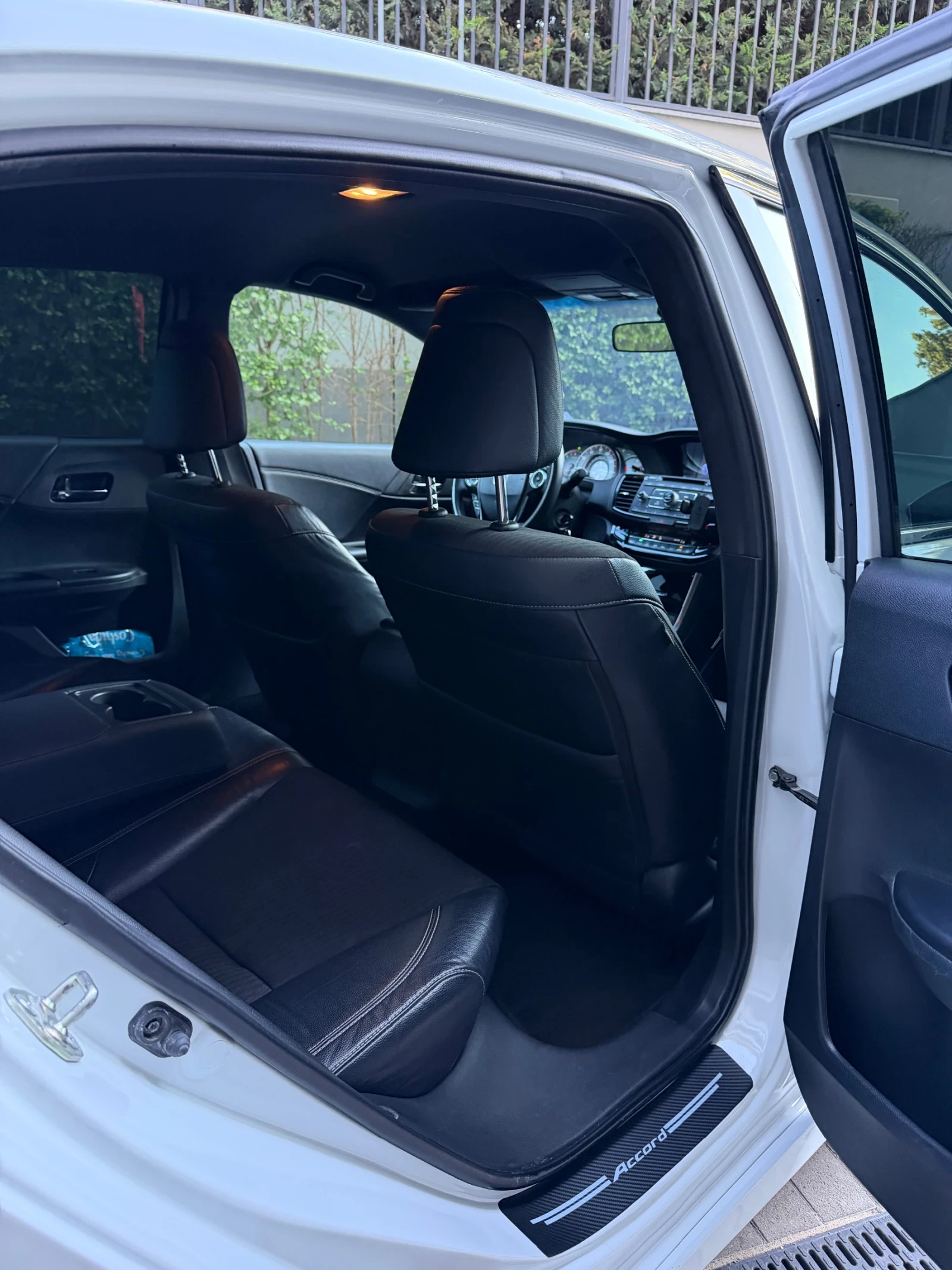 Honda Accord 2.4 Sport, снимка 12 - Автомобили и джипове - 55480594