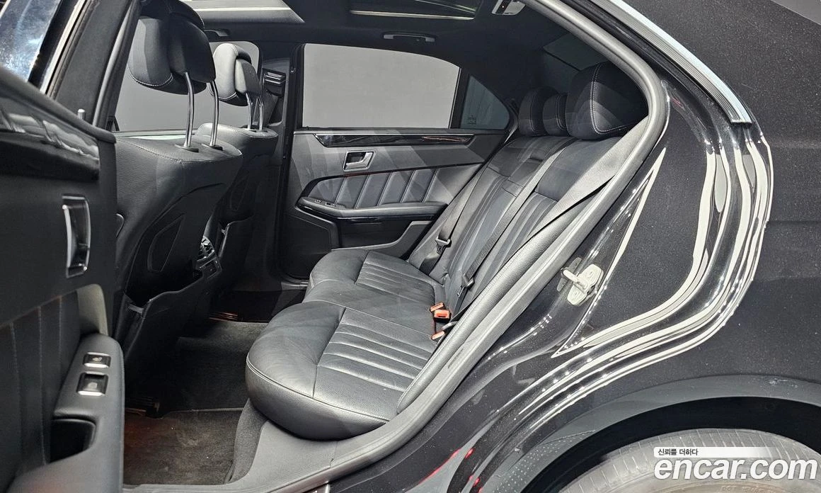 Mercedes-Benz E 350 E350 4MATIC Avantgarde, снимка 13 - Автомобили и джипове - 55685023