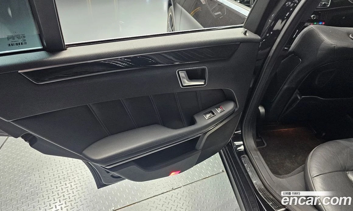 Mercedes-Benz E 350 E350 4MATIC Avantgarde, снимка 12 - Автомобили и джипове - 55685023