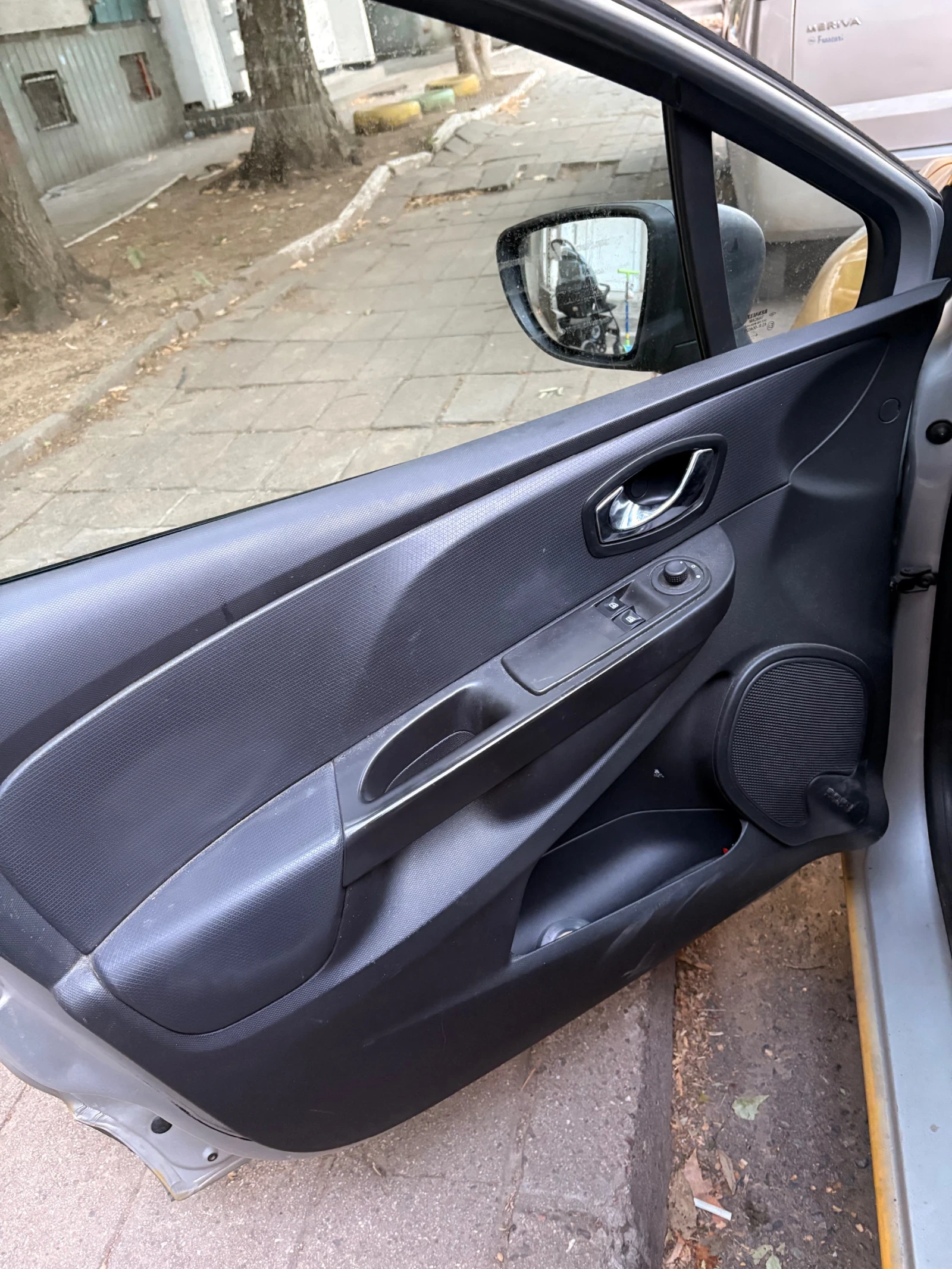 Renault Clio, снимка 7 - Автомобили и джипове - 56200946