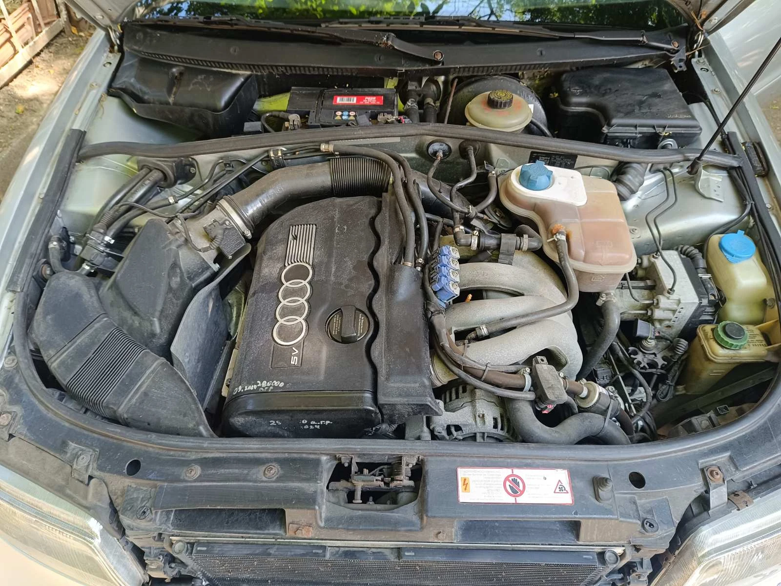 Audi A4 1.8, снимка 13 - Автомобили и джипове - 56223915