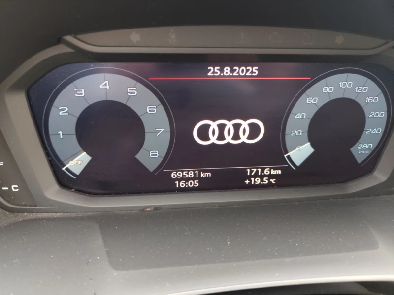 Audi Q3, снимка 15 - Автомобили и джипове - 51512417
