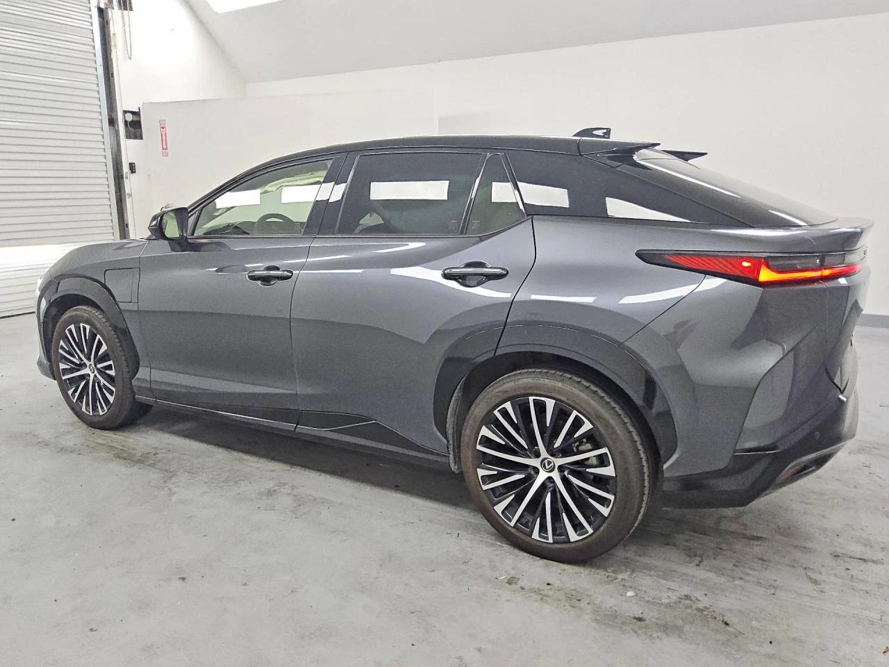 Lexus RZ 300E, снимка 2 - Автомобили и джипове - 55934438
