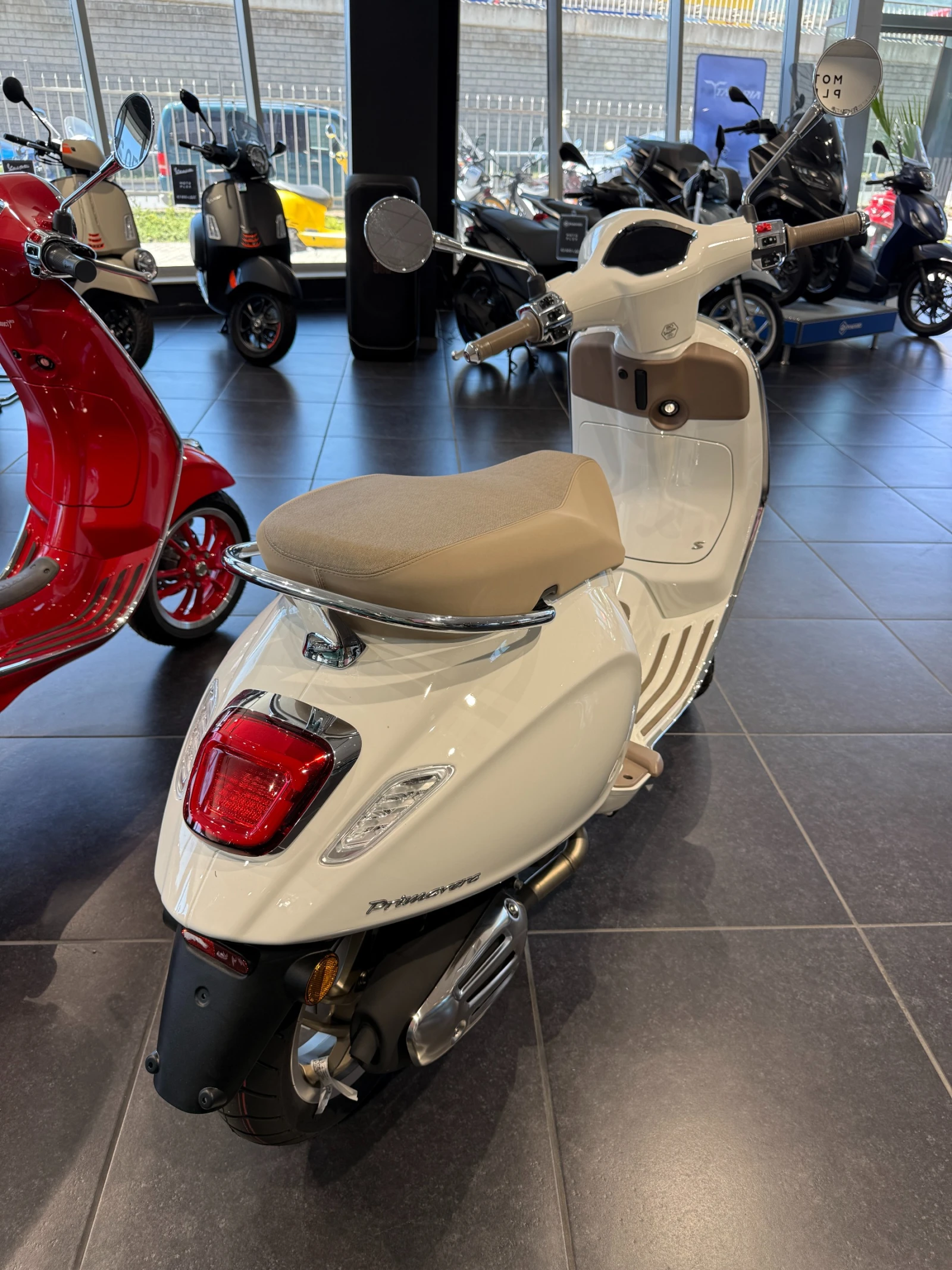 Vespa Primavera 50 S RST E5, снимка 2 - Мотоциклети и мототехника - 55460242