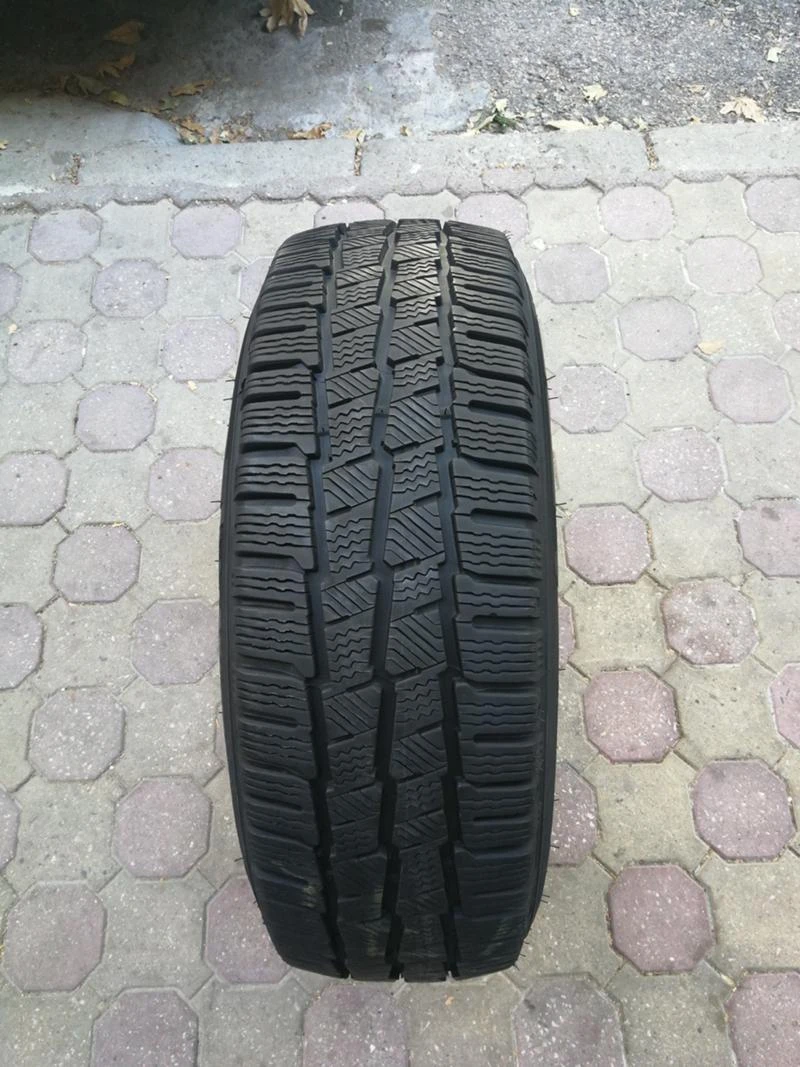 Гуми Зимни 215/60R17, снимка 1 - Гуми и джанти - 45863892