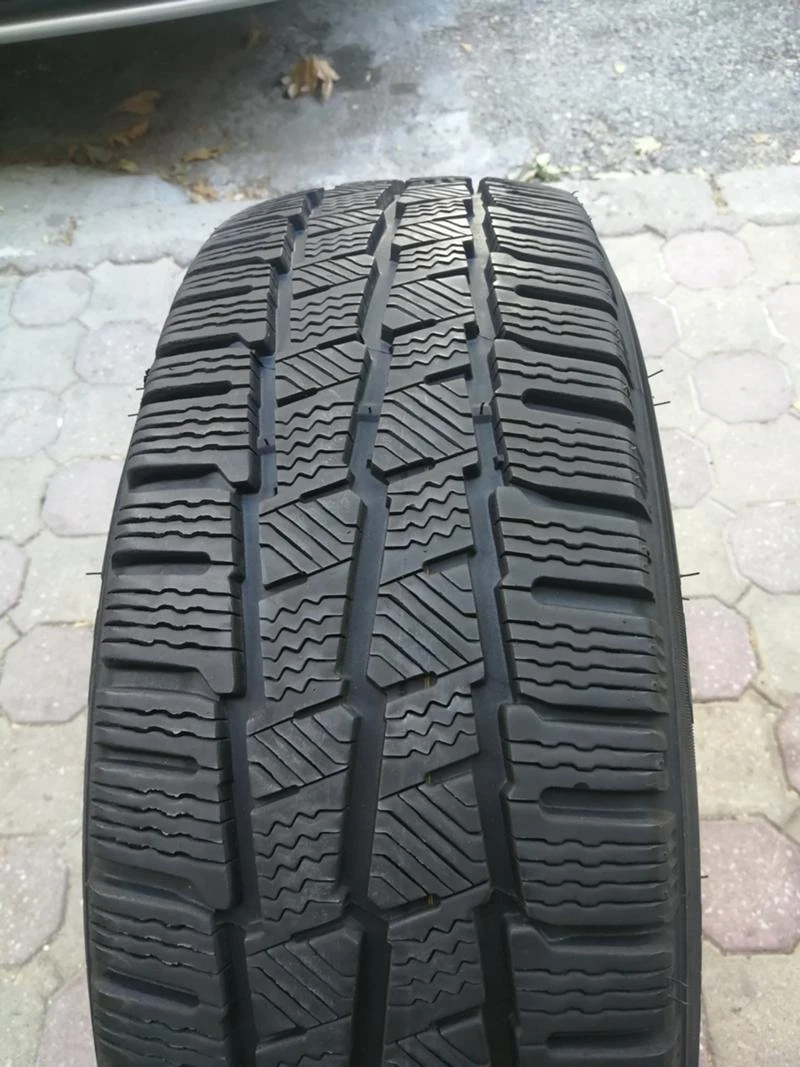 Гуми Зимни 215/60R17, снимка 2 - Гуми и джанти - 45863892