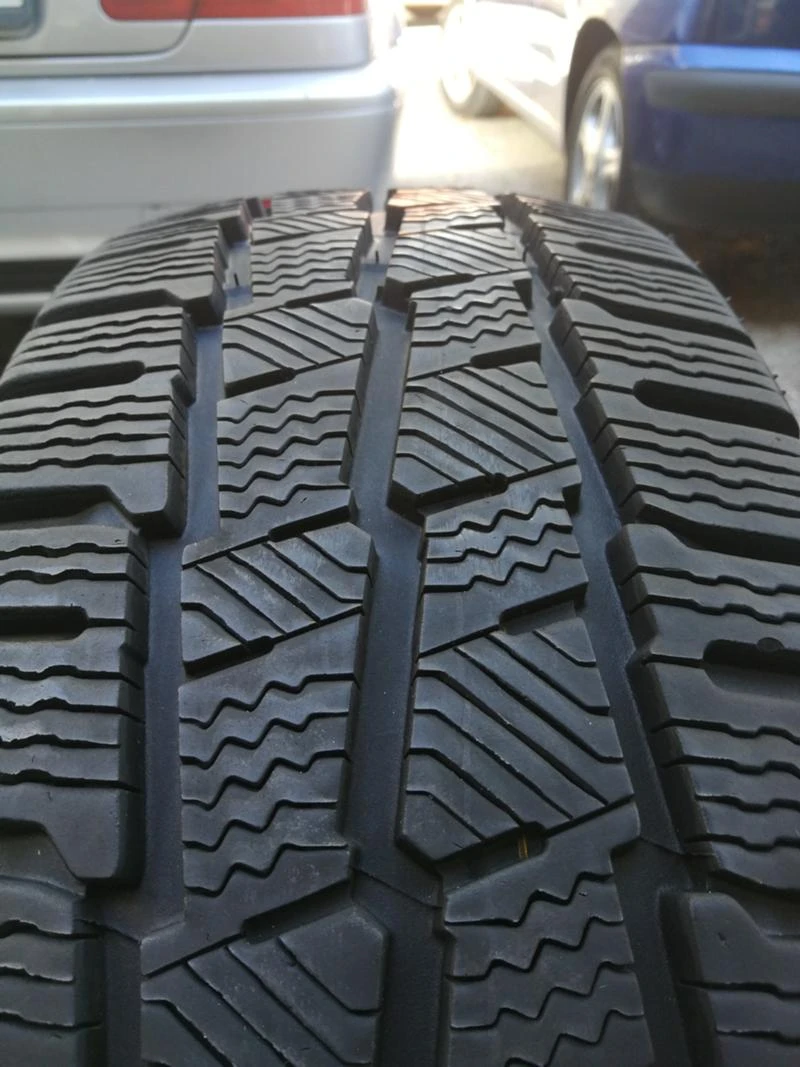 Гуми Зимни 215/60R17, снимка 4 - Гуми и джанти - 45863892