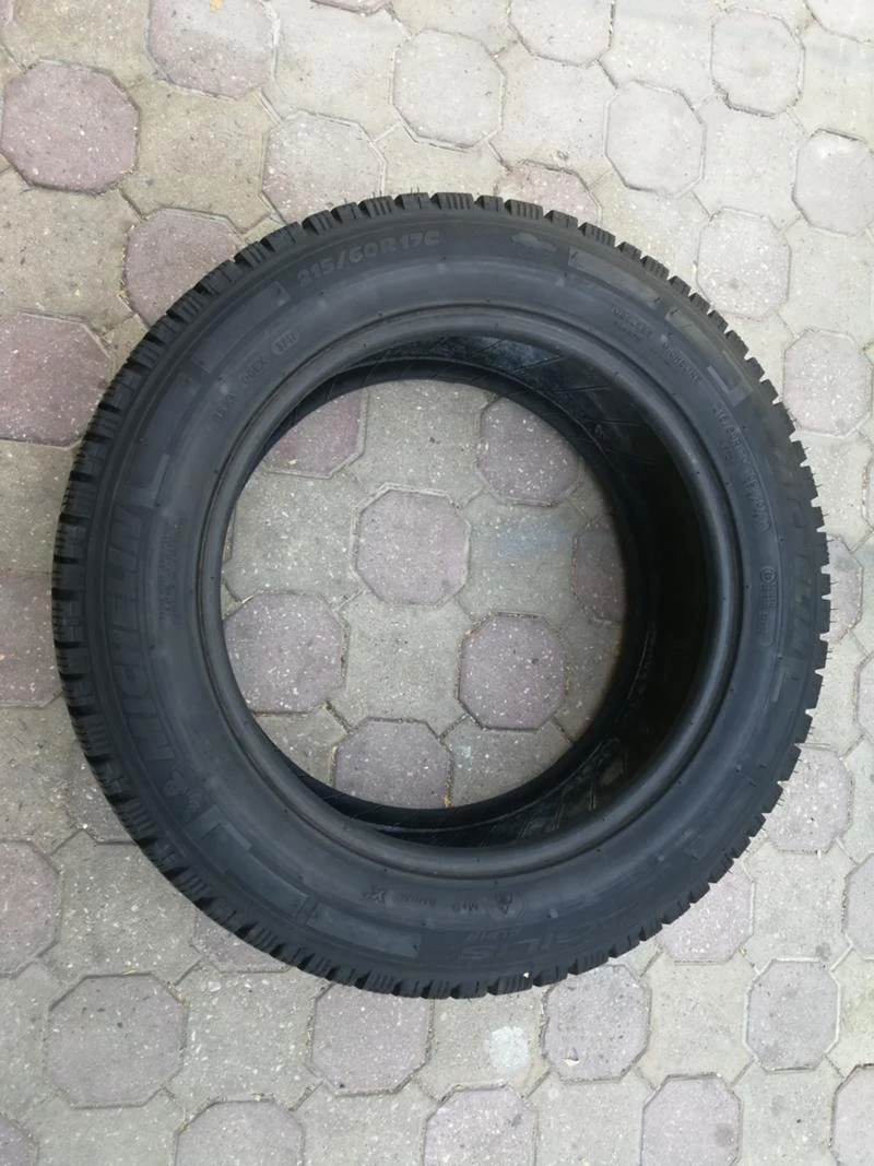 Гуми Зимни 215/60R17, снимка 7 - Гуми и джанти - 45863892