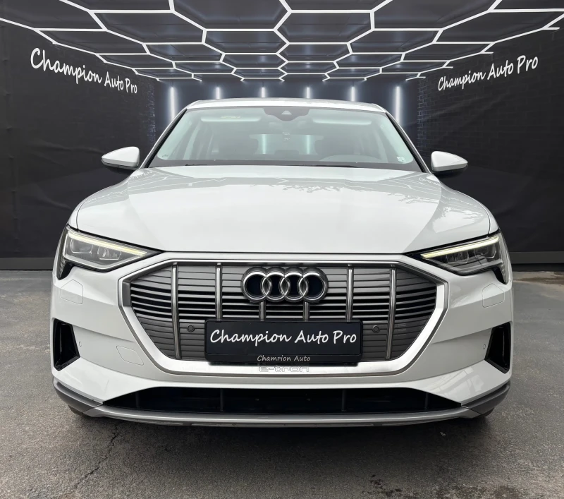 Audi E-Tron 57000км.