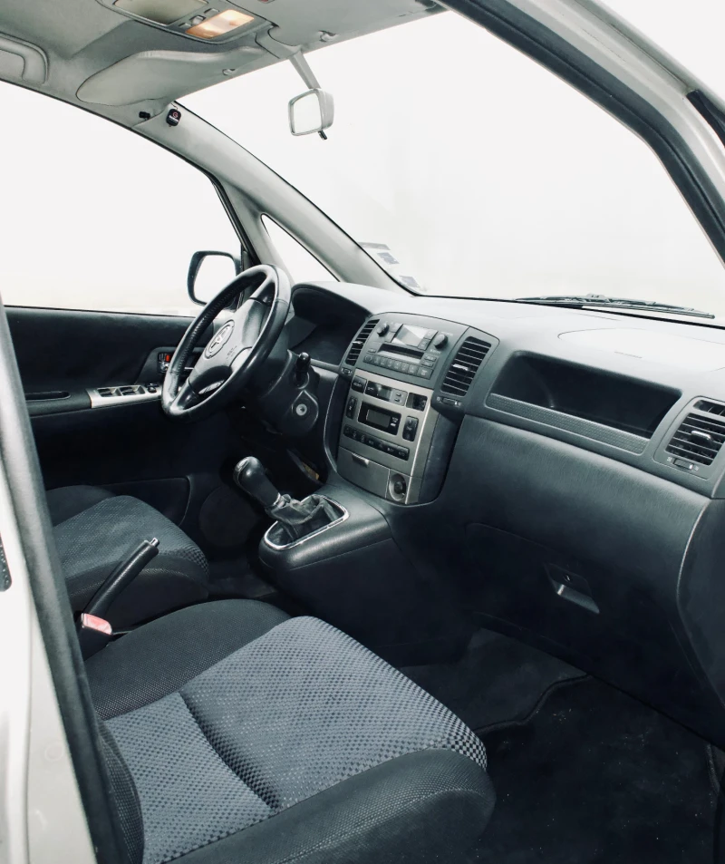 Toyota Corolla verso ПЕРФЕКТНА / КЛИМАТРОНИК / ТОП, снимка 15 - Автомобили и джипове - 53222003