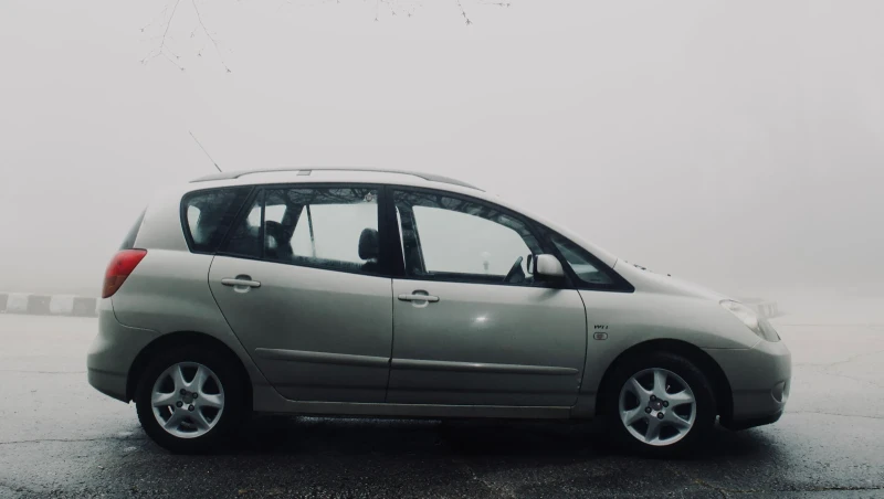 Toyota Corolla verso ПЕРФЕКТНА / КЛИМАТРОНИК / ТОП, снимка 3 - Автомобили и джипове - 53222003