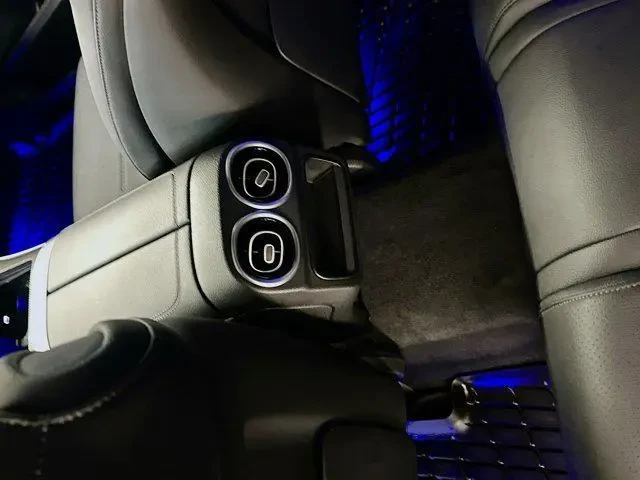 Mercedes-Benz C 300 4MATIC, снимка 15 - Автомобили и джипове - 54433931