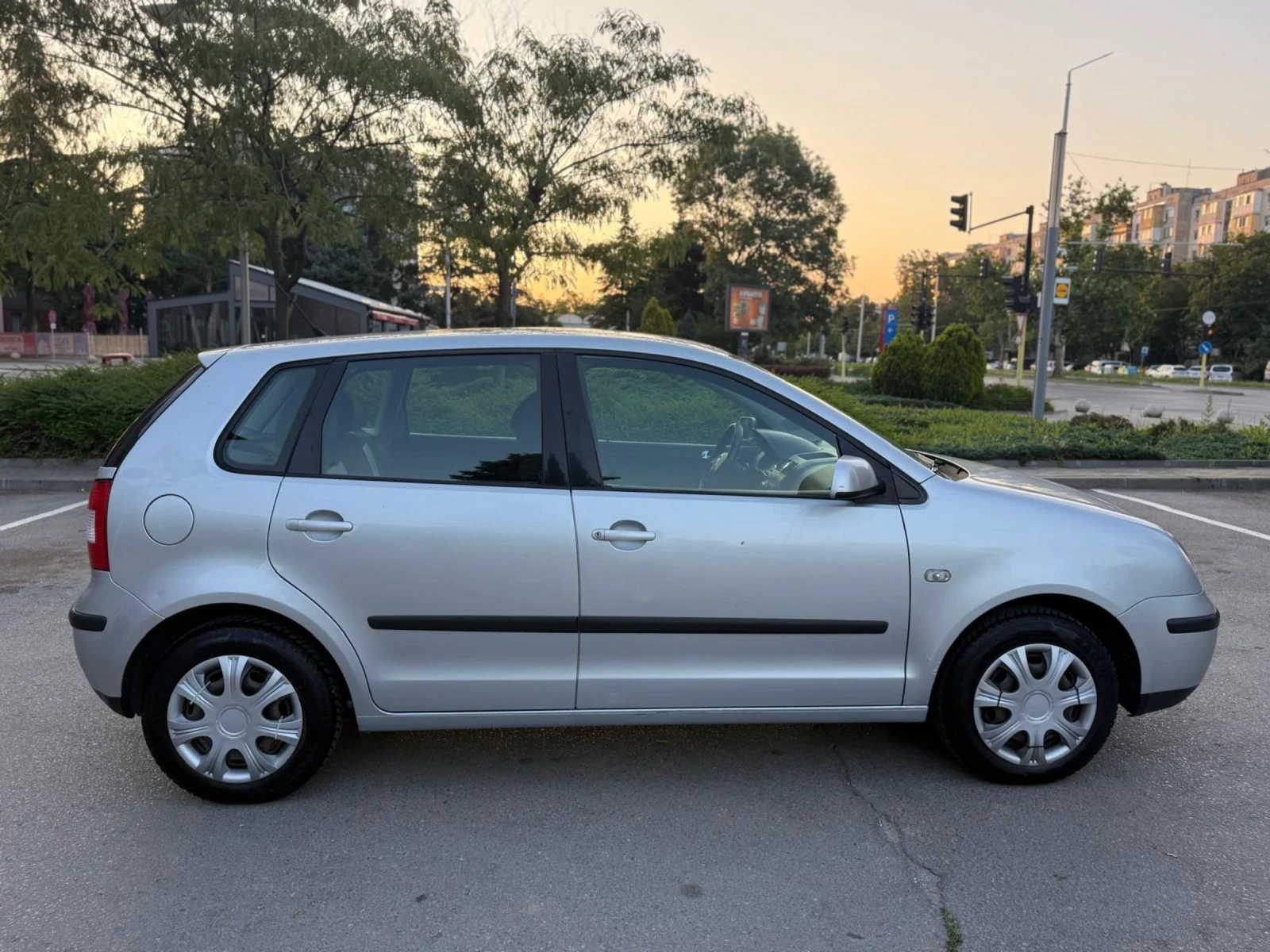 VW Polo 4(5) ВРАТИ/ВСИЧКО ПЛАТЕНО/ОБСЛУЖЕН/БЕЗ РЪЖДА! - изображение 4