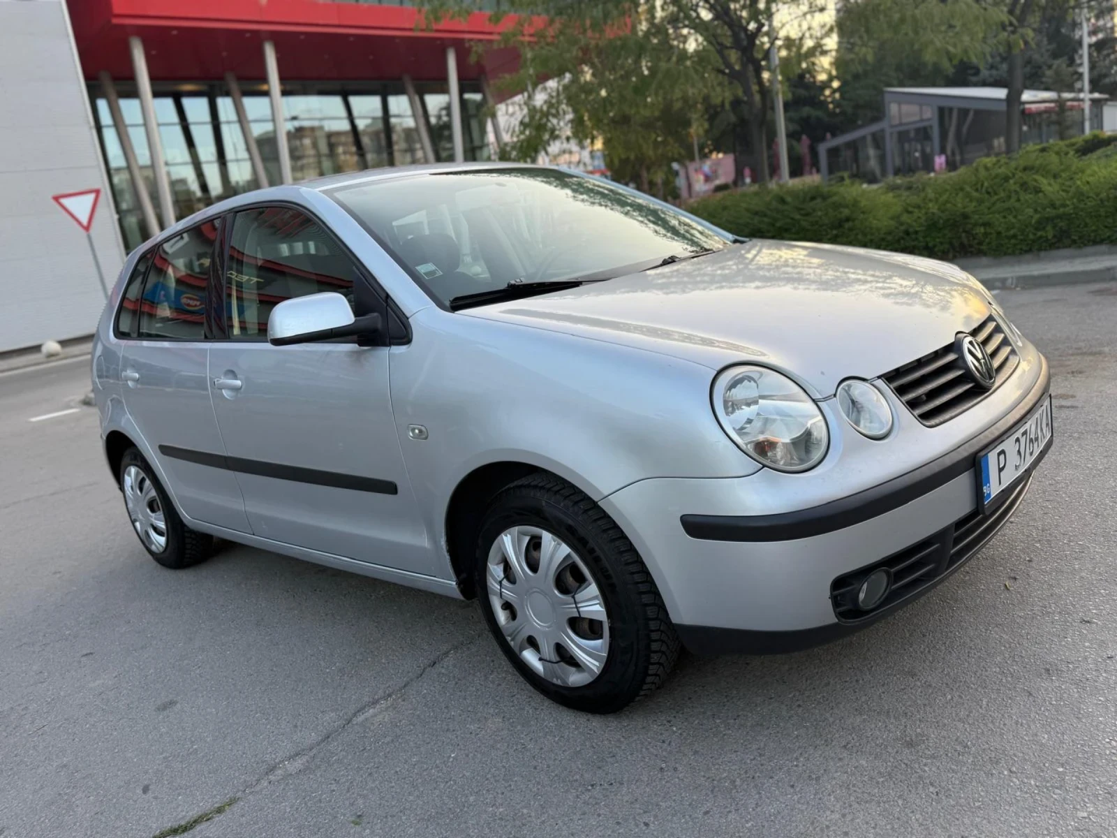 VW Polo 4(5) ВРАТИ/ВСИЧКО ПЛАТЕНО/ОБСЛУЖЕН/БЕЗ РЪЖДА! - изображение 3