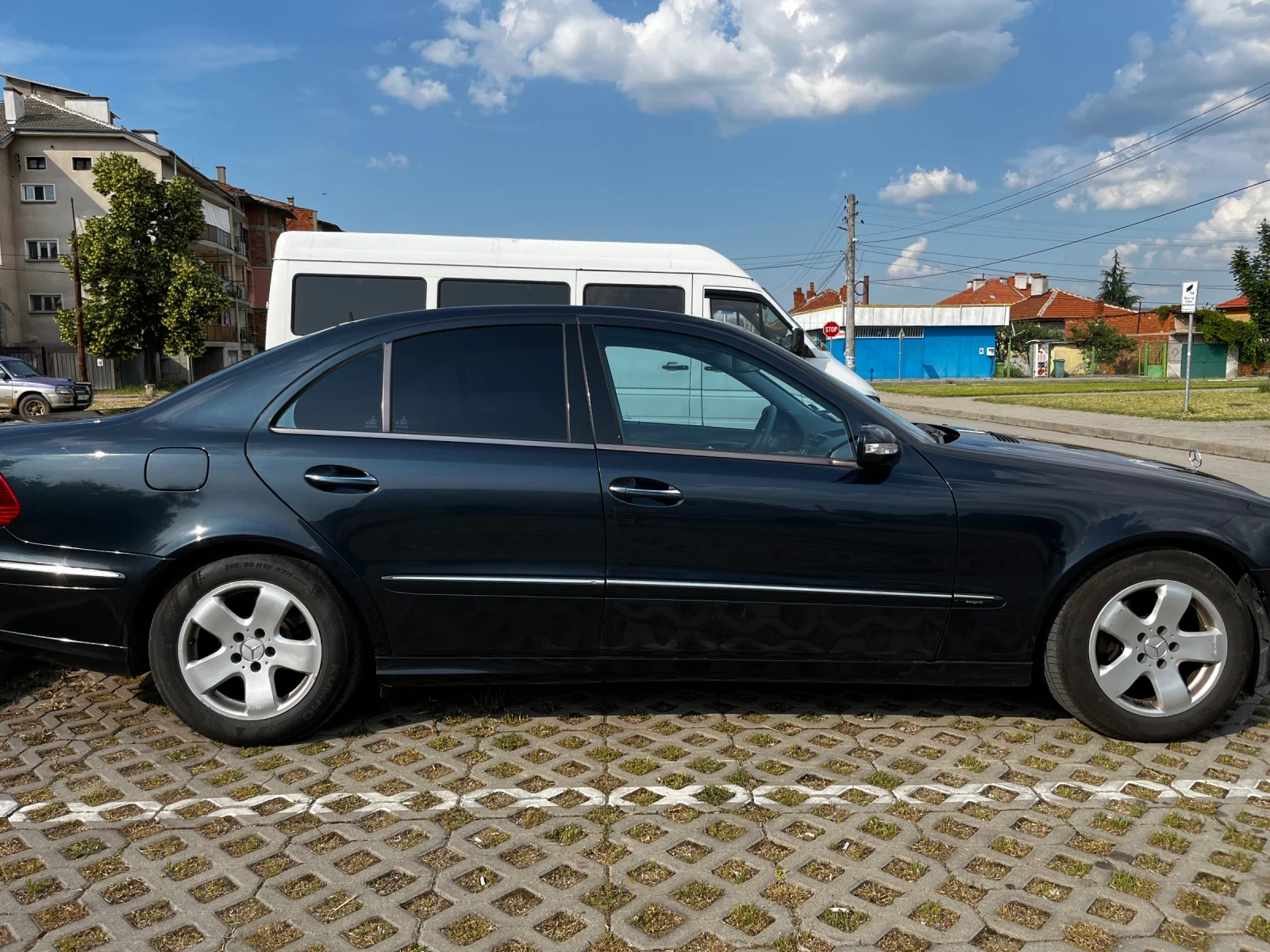 Mercedes-Benz E 220  - изображение 7