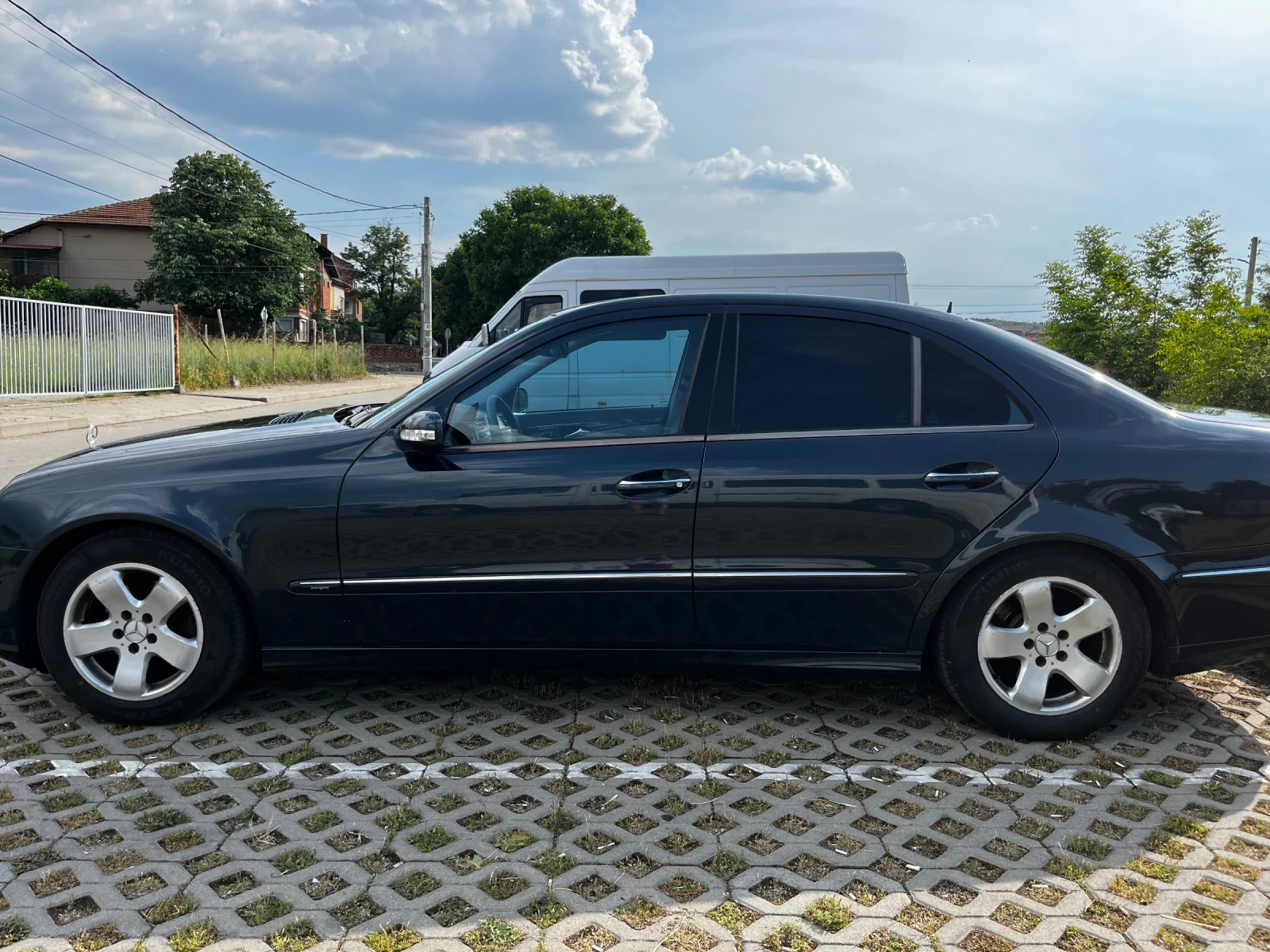 Mercedes-Benz E 220  - изображение 3