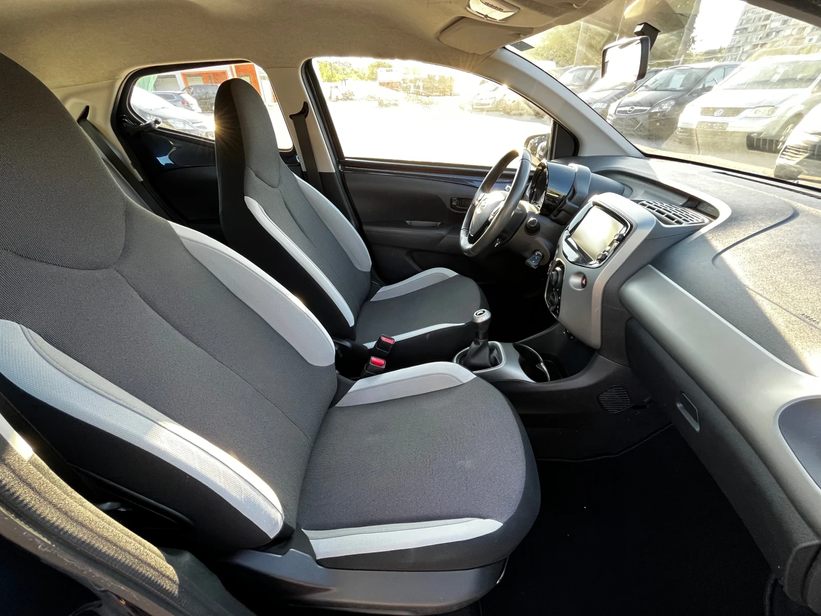 Toyota Aygo 1.0i 92000км НАВИ Камера - изображение 10