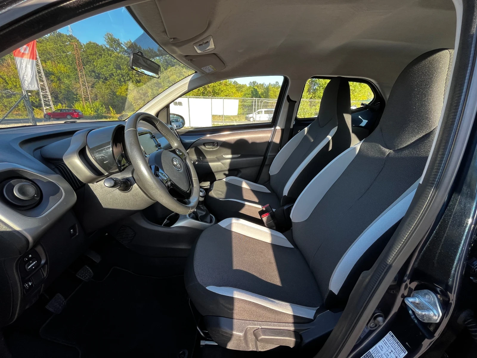 Toyota Aygo 1.0i 92000км НАВИ Камера - изображение 9