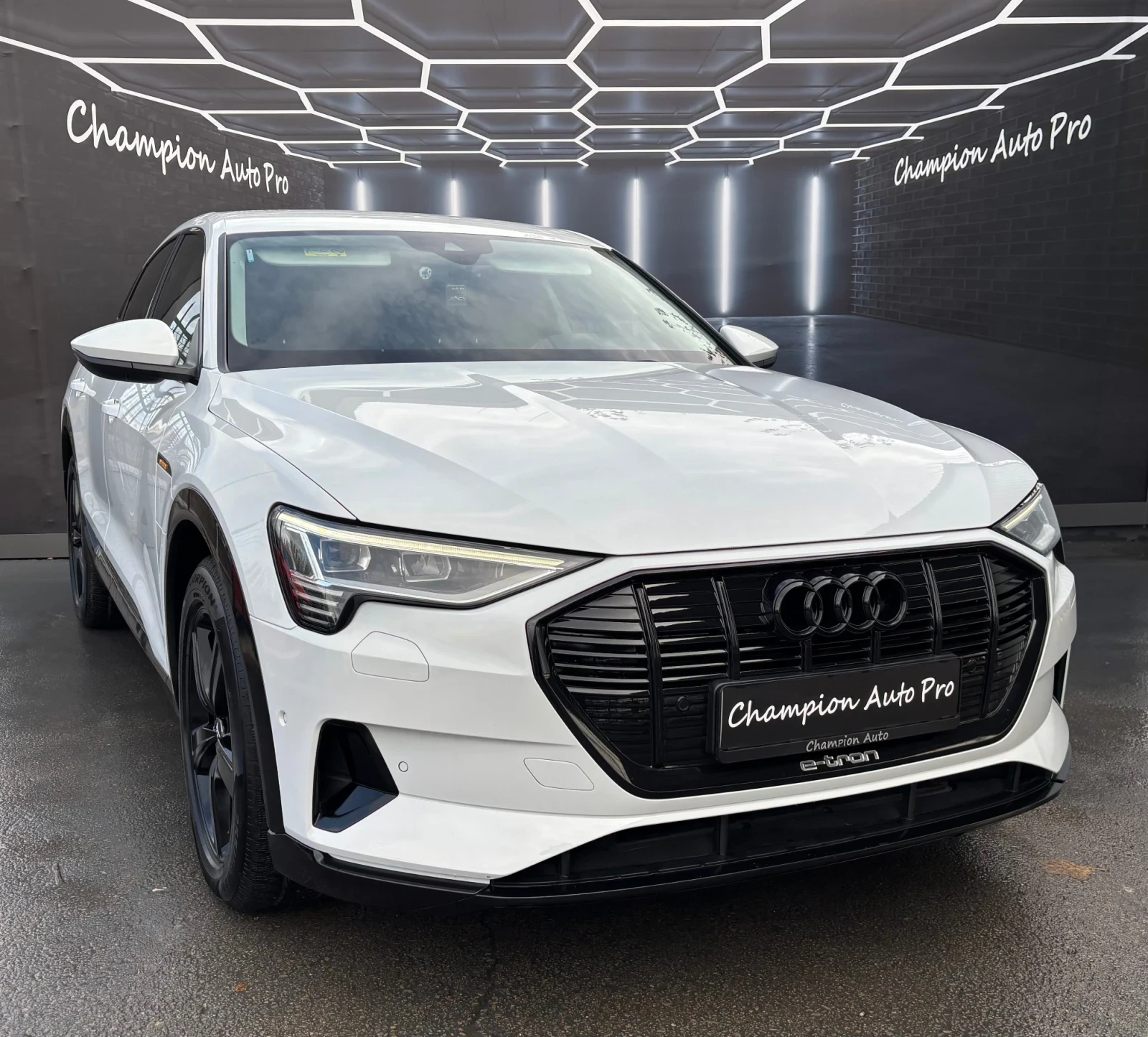 Audi E-Tron 57000км. - изображение 3