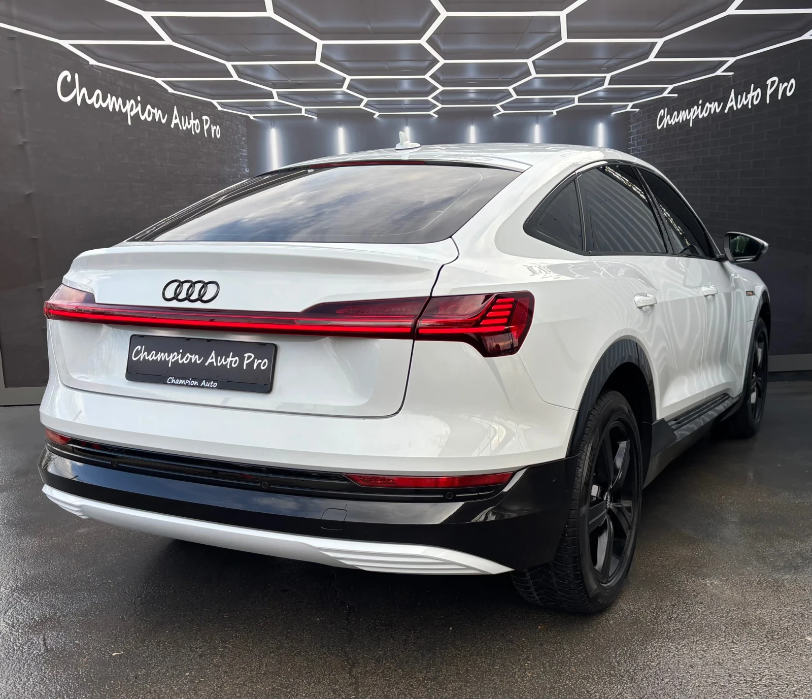 Audi E-Tron 57000км. - изображение 6