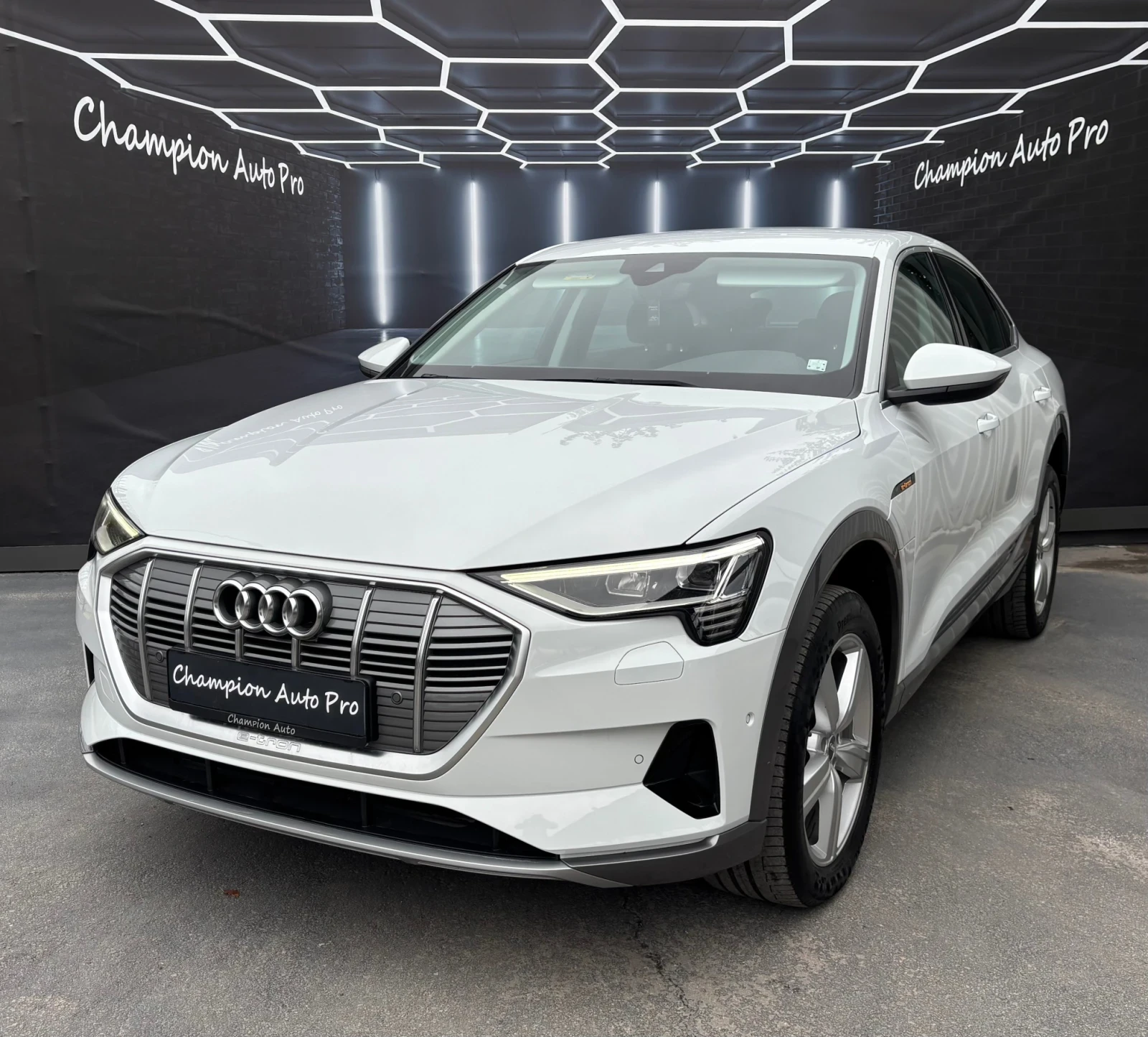 Audi E-Tron 57000км. - изображение 2