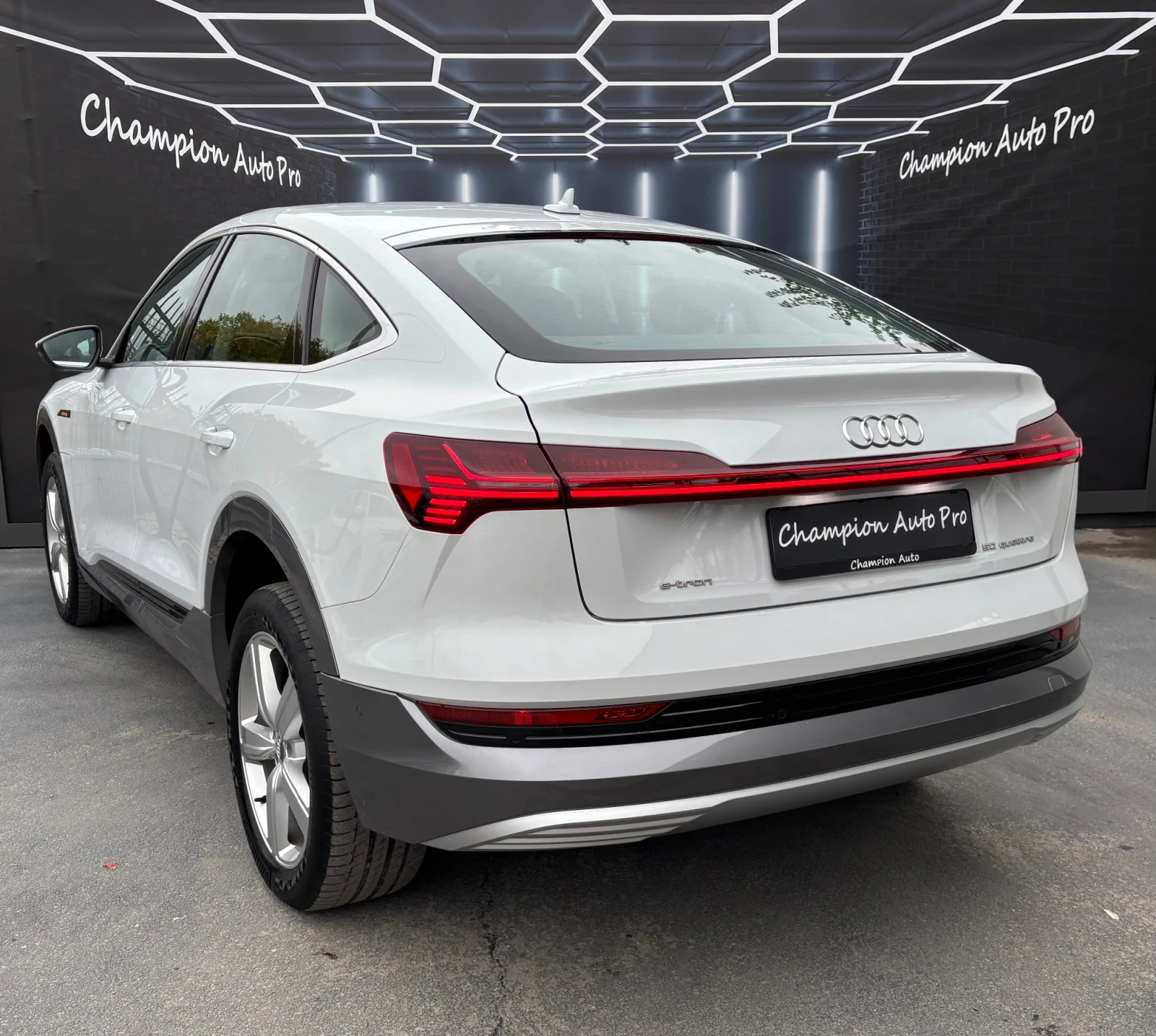 Audi E-Tron 57000км. - изображение 4