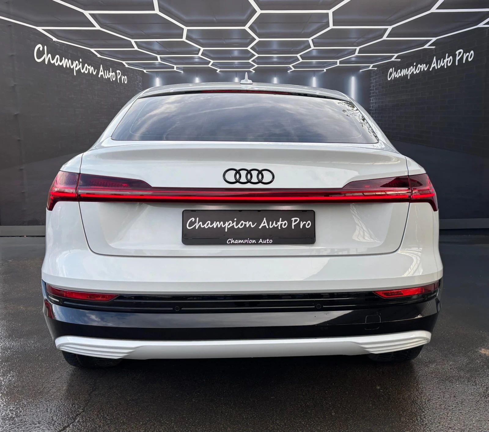 Audi E-Tron 57000км. - изображение 5