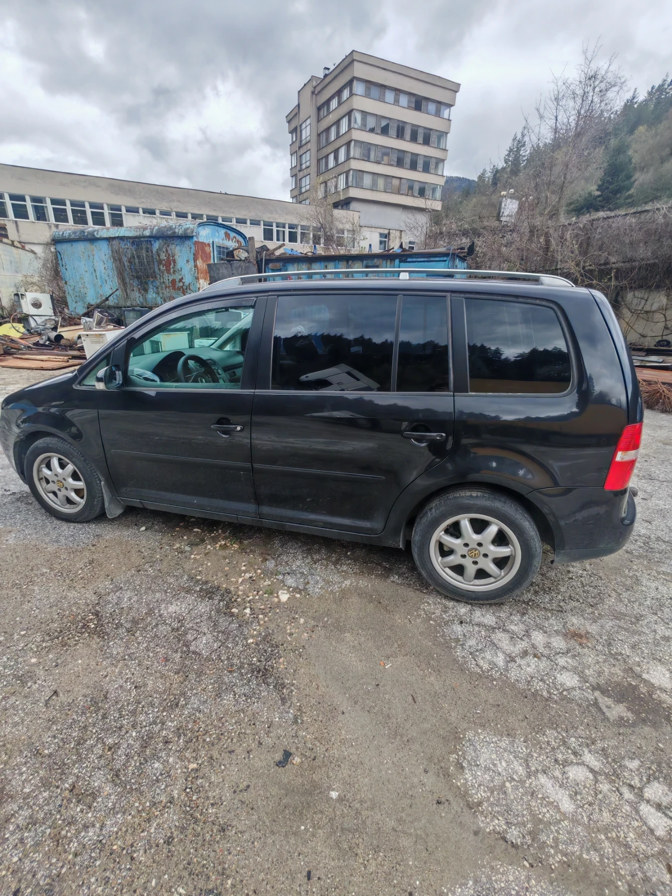 VW Touran 1.9tdi, снимка 7 - Автомобили и джипове - 54300519