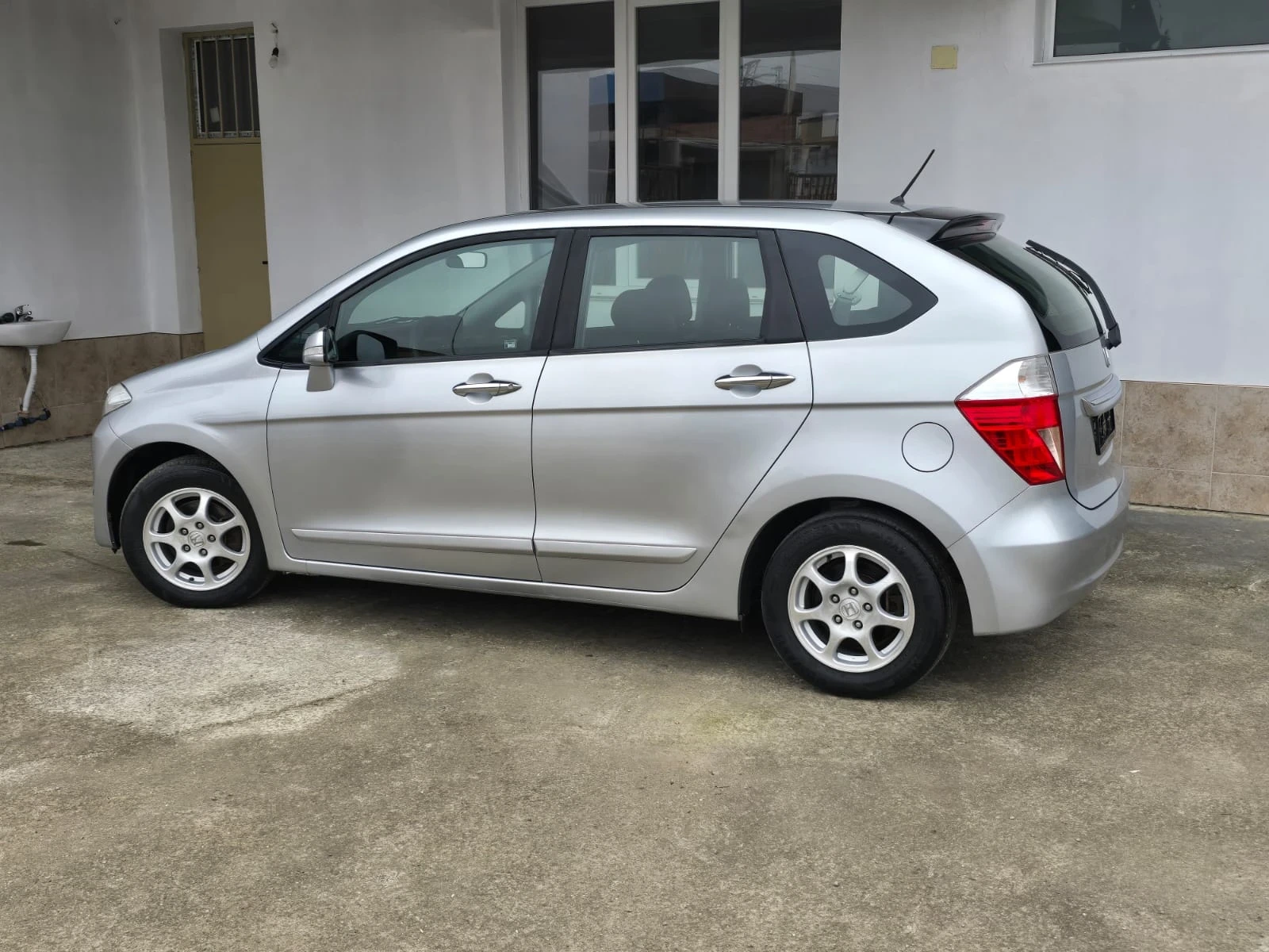 Honda Fr-v, снимка 8 - Автомобили и джипове - 54315229