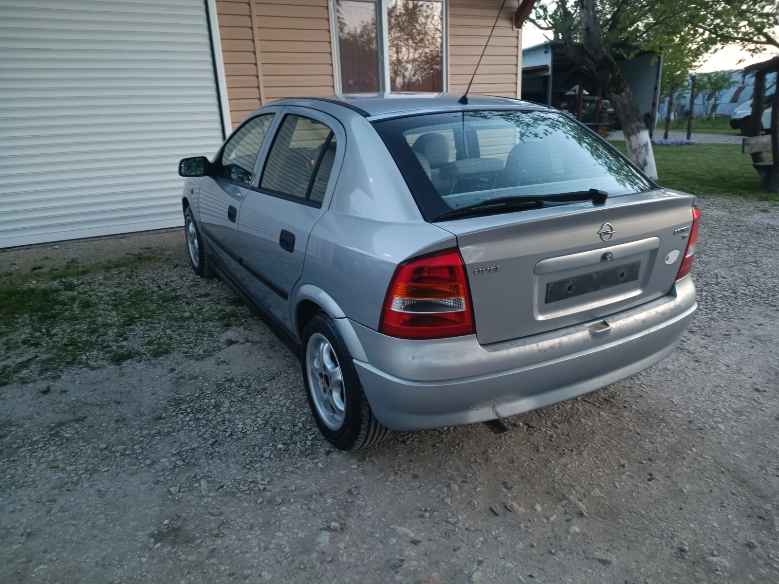 Opel Astra 1.8 avtomat 125 ks, снимка 4 - Автомобили и джипове - 54356435