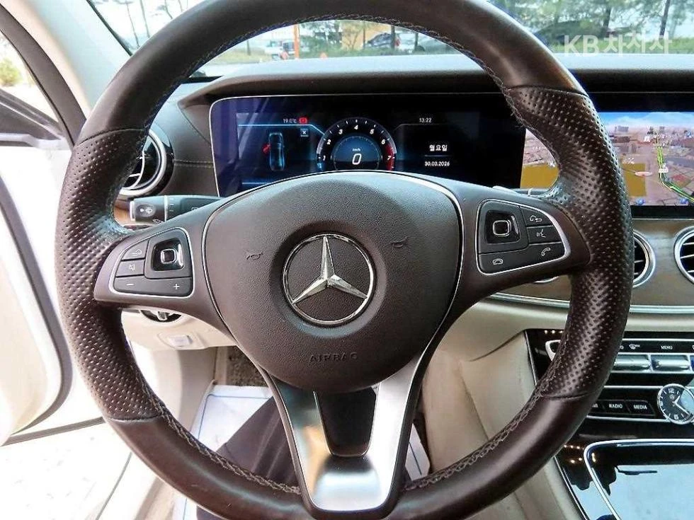 Mercedes-Benz E 300 4MATIC* BURMASTER* EKSTROV!!!, снимка 8 - Автомобили и джипове - 54970235