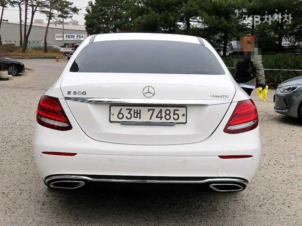 Mercedes-Benz E 300 4MATIC* BURMASTER* EKSTROV!!!, снимка 5 - Автомобили и джипове - 54970235