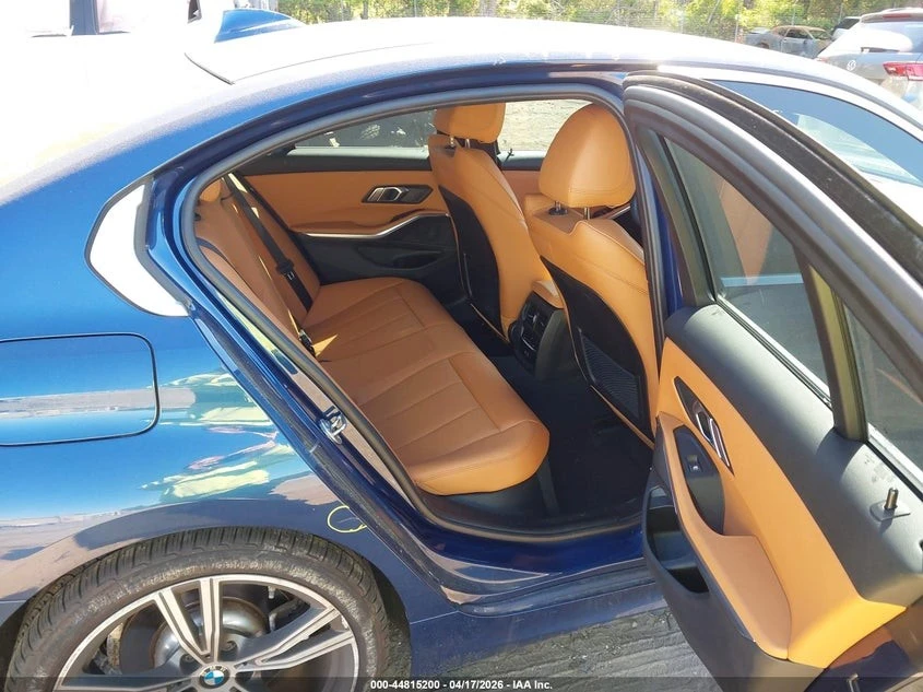 BMW 330 * 360* Ambient Light* Head-up* ПОДГРЕВ* LASER* , снимка 11 - Автомобили и джипове - 55058440