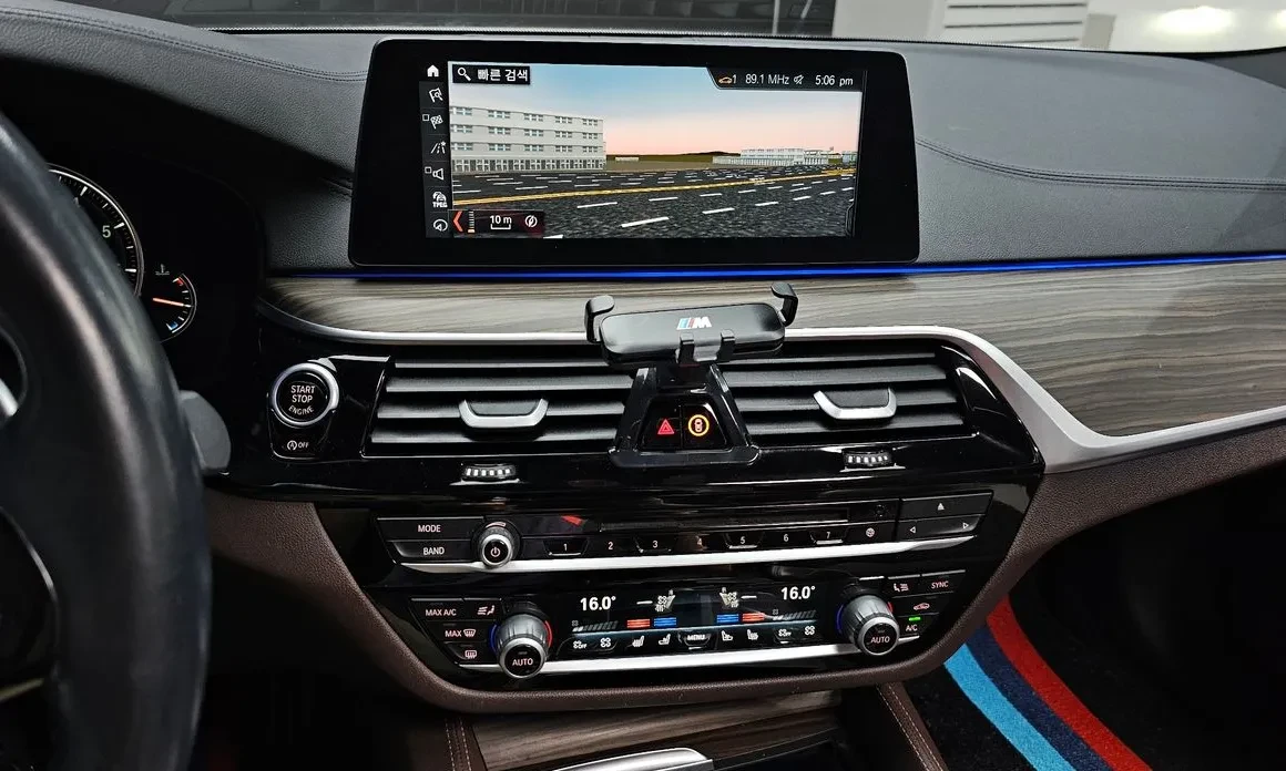 BMW 530 XDRIVE HEAD UP/360#PANO# #УНИКАТ# !FULL!, снимка 11 - Автомобили и джипове - 55187346