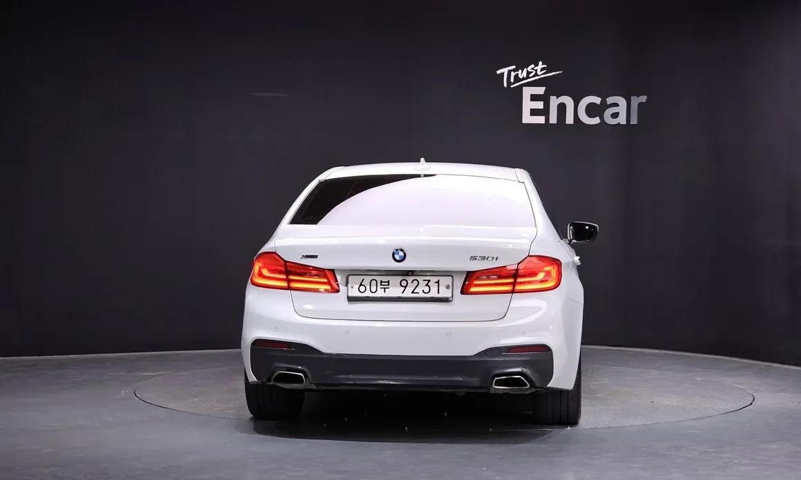 BMW 530 XDRIVE HEAD UP/360#PANO# #УНИКАТ# !FULL!, снимка 4 - Автомобили и джипове - 55187346