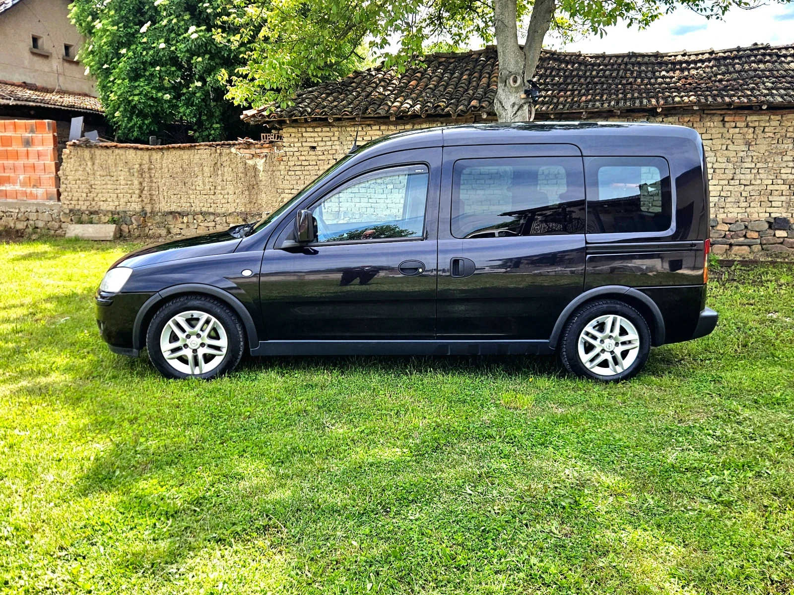 Opel Combo 1.7 CDTI NAVIGATION-, снимка 3 - Автомобили и джипове - 55693597